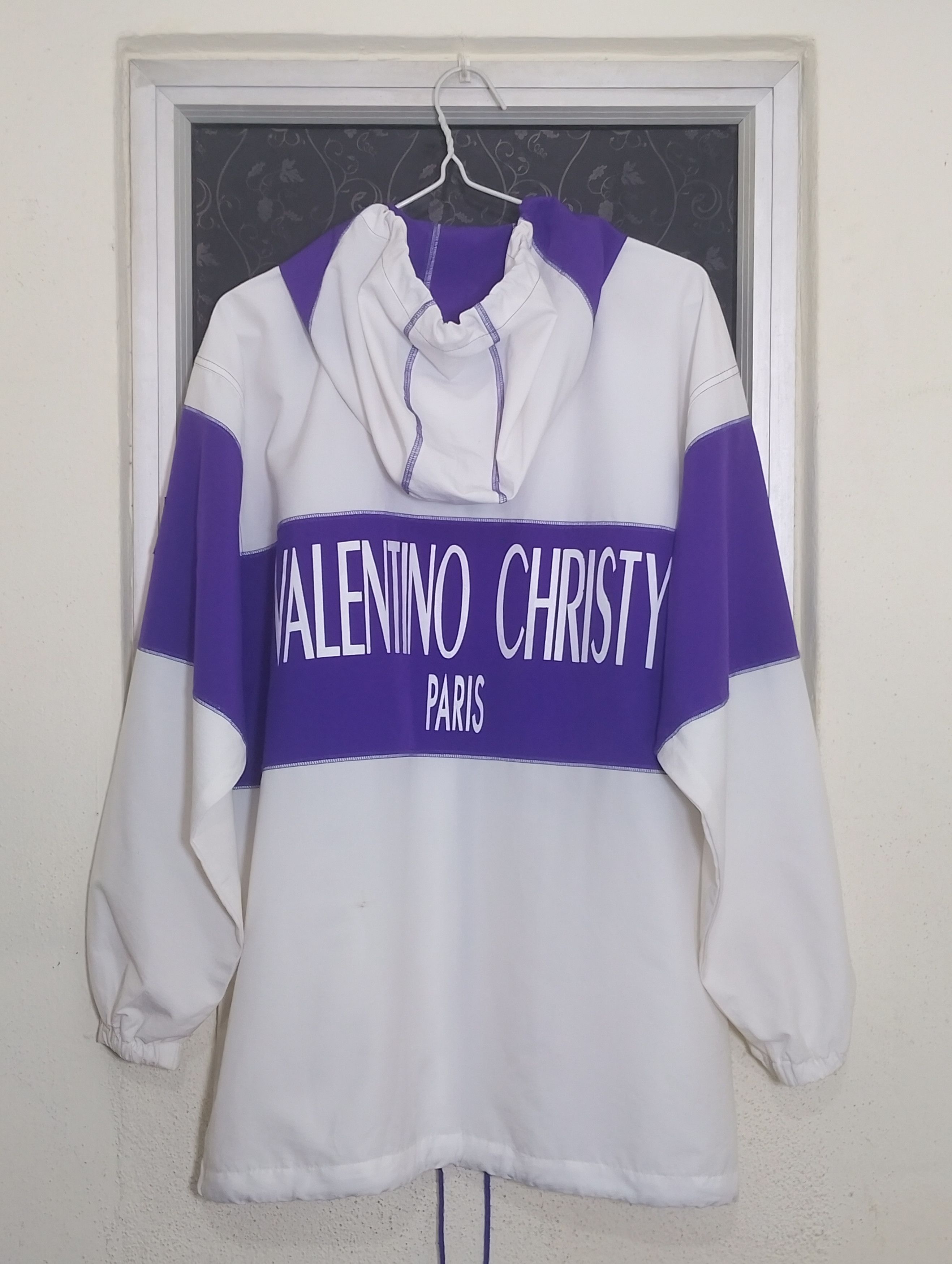 Valentino Vintage Valentino Christy Size US L / EU 52-54 / 3 - 1 Thumbnail