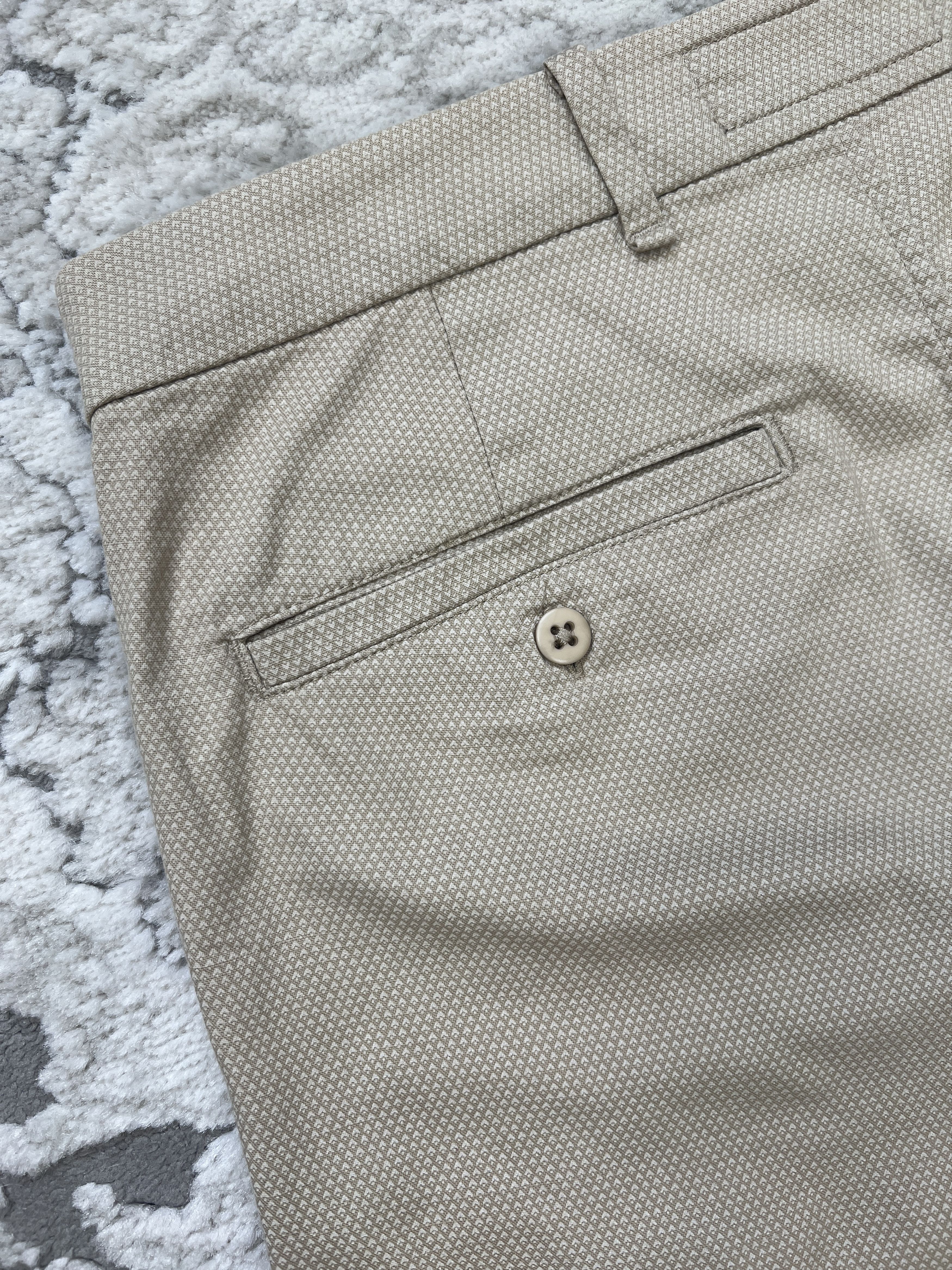 Abercrombie & Fitch Abercrombie & Fitch Beige Stretch Shorts – Size 34 Size US 34 / EU 50 - 12 Thumbnail