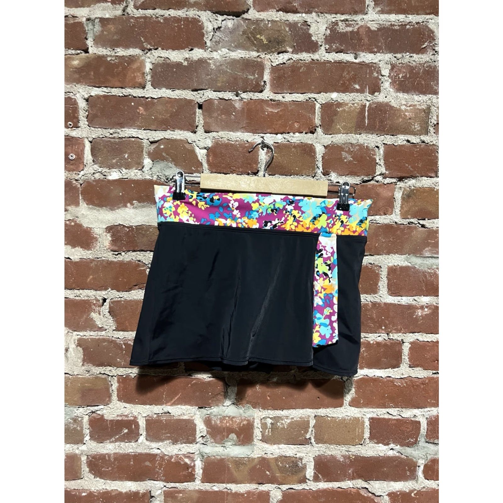 Swims A New Approach Womens Bottom Swim Shorts Black Floral Pattern Size 8 Size 30" / US 8 / IT 44 - 2 Thumbnail