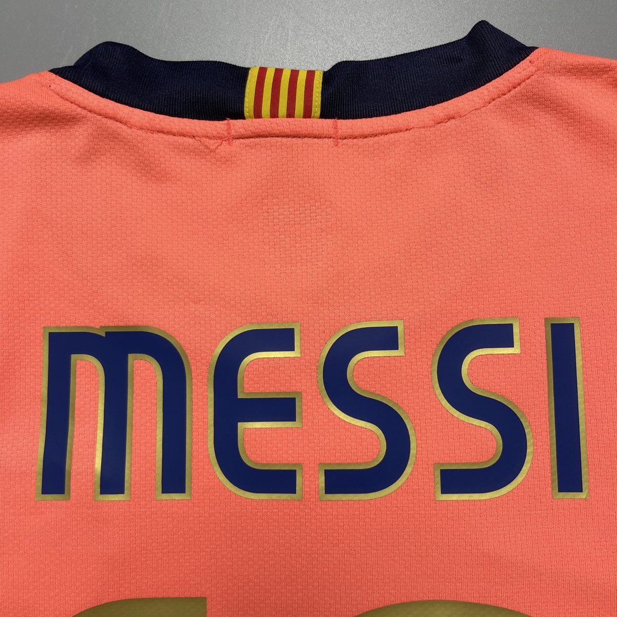 Nike BARCELONA NIKE 2009/2010 FOOTBALL AWAY JERSEY #10 MESSI Size US L / EU 52-54 / 3 - 13 Thumbnail