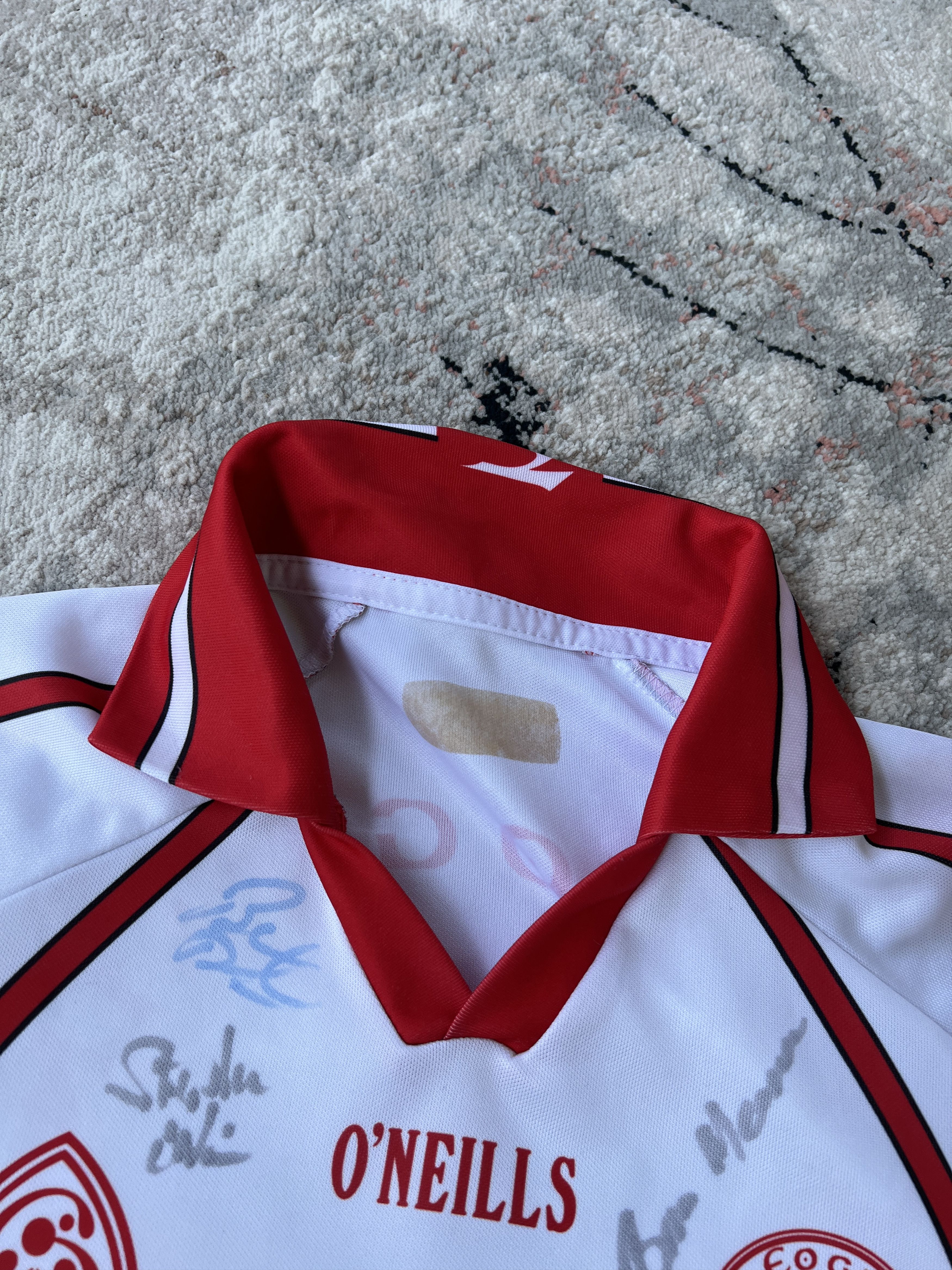 O'Neills Tyrone GAA O'Neills Jersey With Signatures Size US L / EU 52-54 / 3 - 4 Thumbnail
