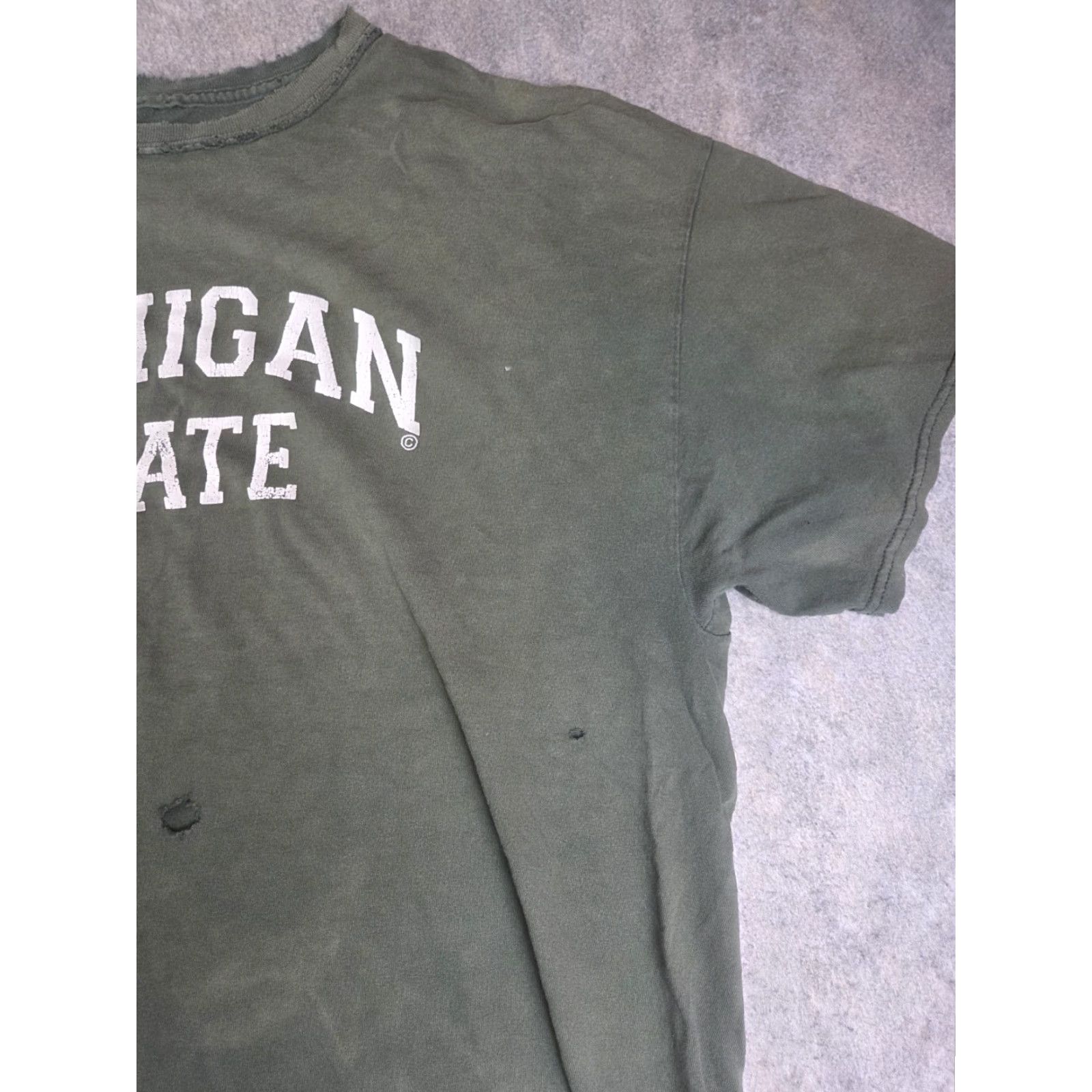 Vintage VINTAGE Michigan State T Shirt Fishigan Size XL Green Dad Men T-Shirt Thrashed Ugly Big Fishing Size US XL / EU 56 / 4 - 2 Thumbnail