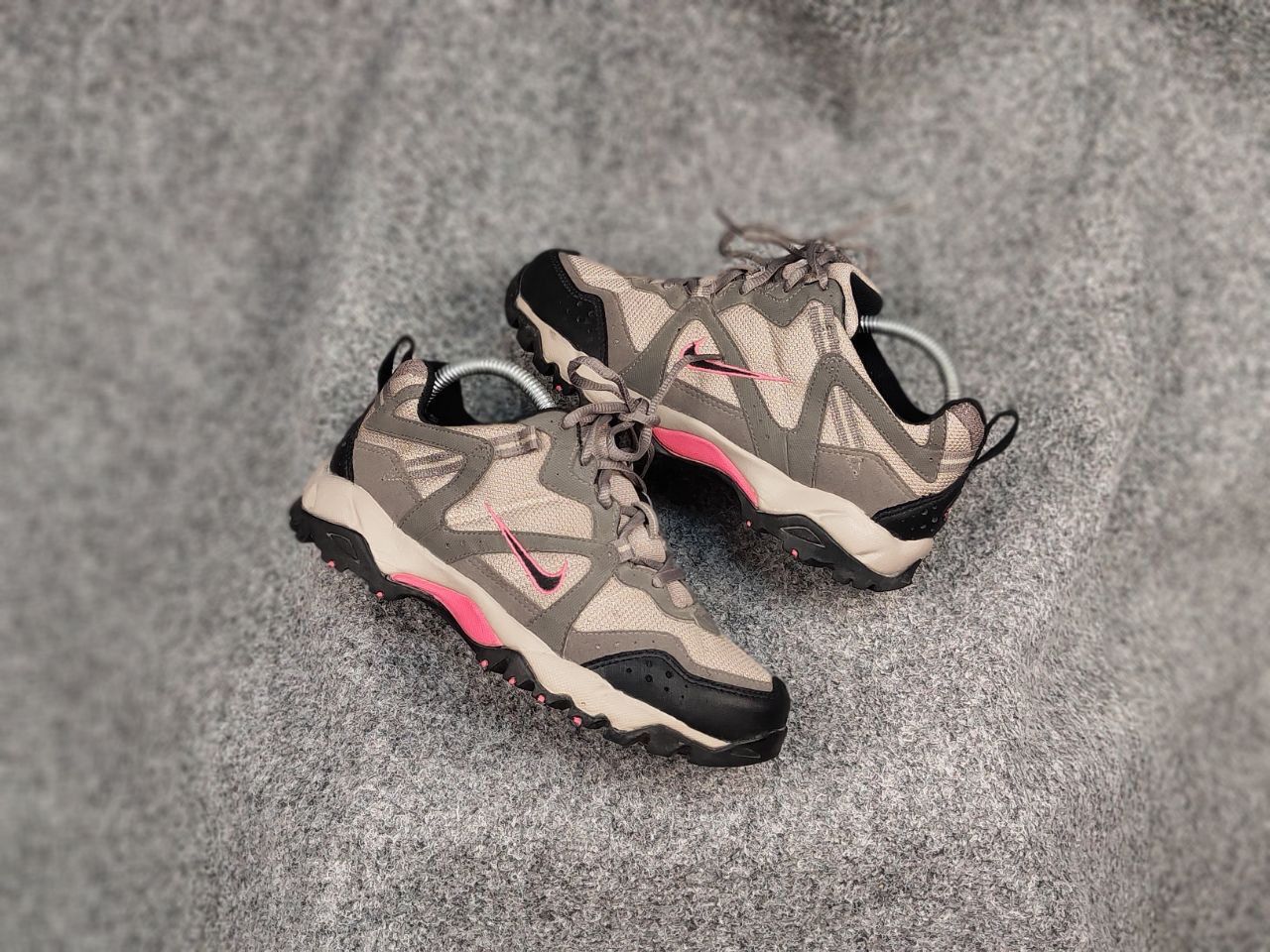 Nike ACG Vintage Nike ACG All-Trac Hiking Women's Sneaker Size US 7 / IT 37 - 19 Thumbnail