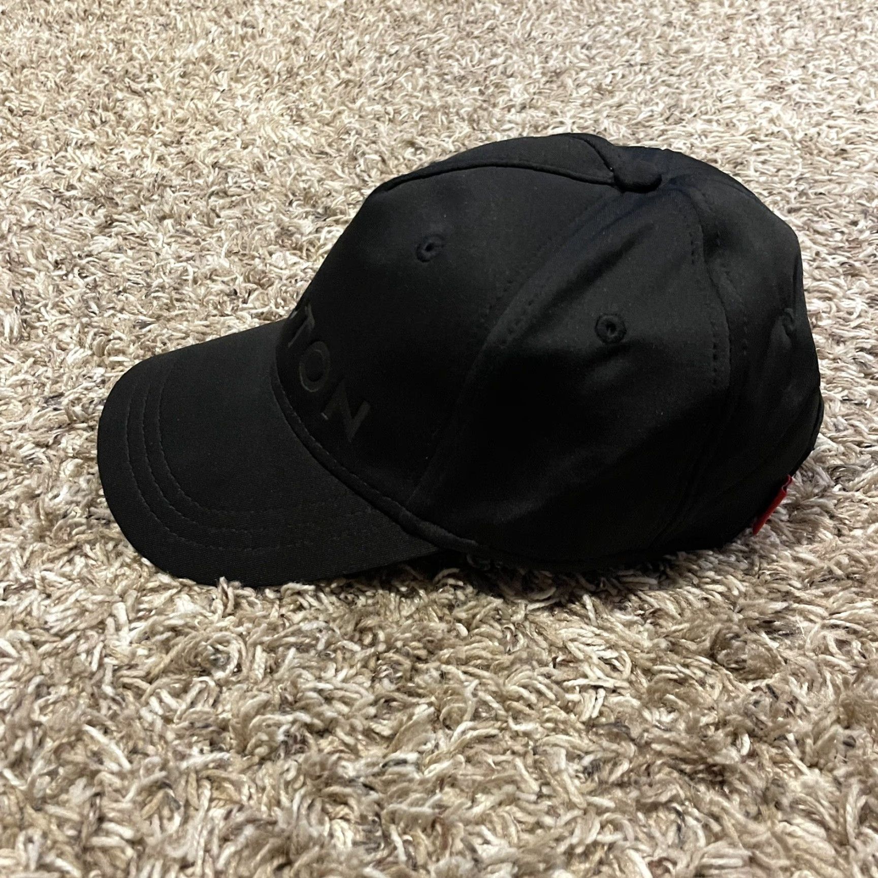 Vintage Peloton Baseball Hat Strapback Adjustable Blackout Performance Wicking Solid Black Spellout Hat Men Size ONE SIZE - 3 Thumbnail