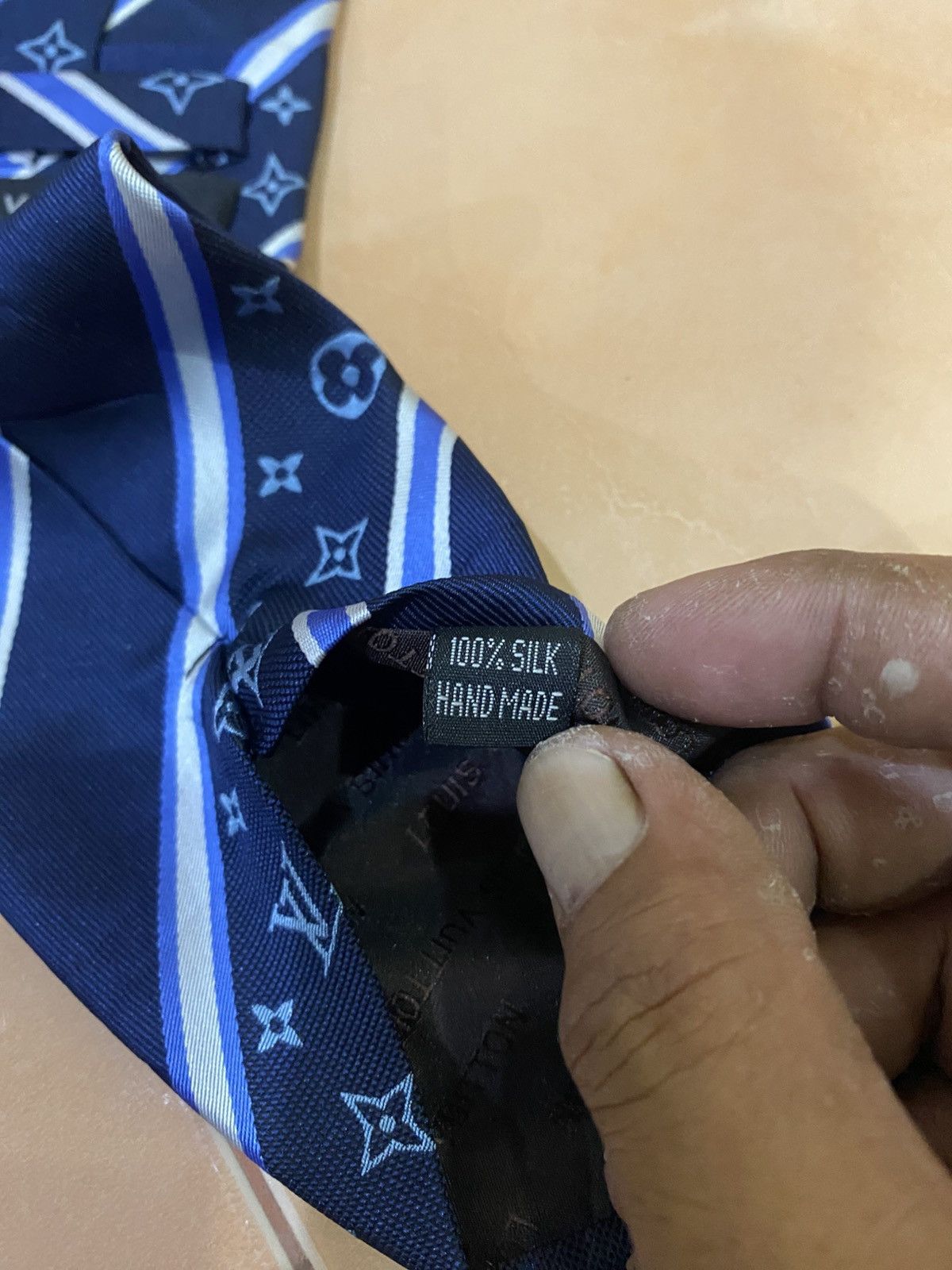 Louis Vuitton LV Tie and Pocketsquare 100% Silk Hand Made Size ONE SIZE - 10 Thumbnail