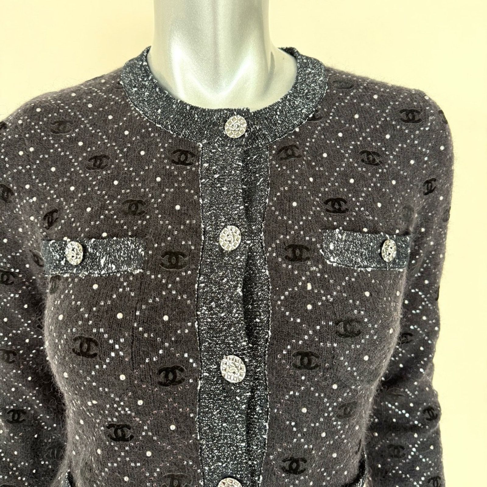 Chanel CHANEL wool knit cardigan size 38 FR 2022 Authentic 7800$ Size M / US 6-8 / IT 42-44 - 2 Thumbnail