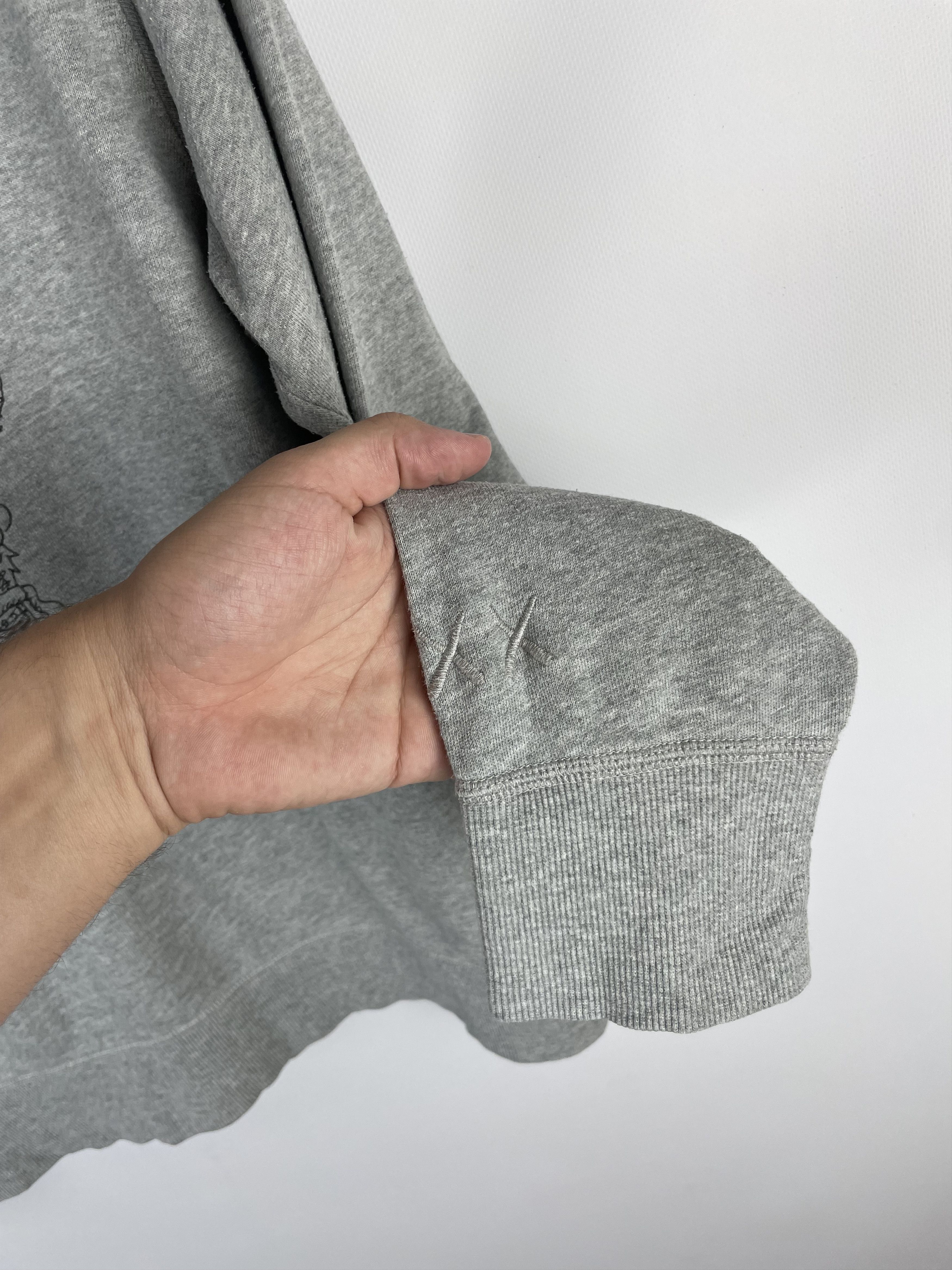 Kaws × Uniqlo Kaws X Uniqlo X Sesame Street Grey Crewneck Sweatshirt Size US M / EU 48-50 / 2 - 6 Thumbnail