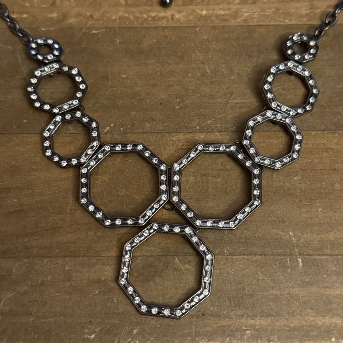 Other Gunmetal rhinestone hexagon bib necklace Size ONE SIZE - 3 Thumbnail
