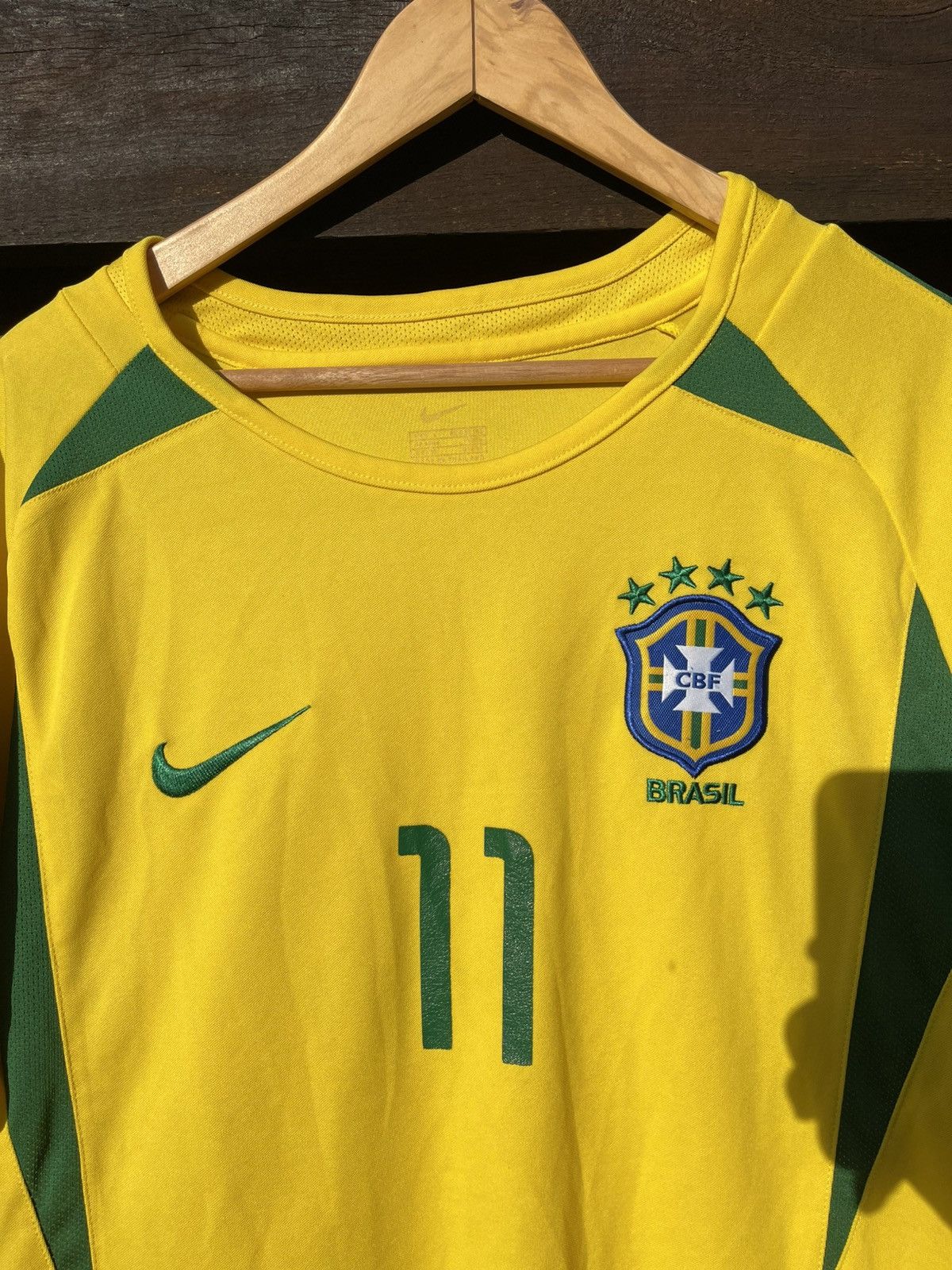 Nike 2002 Nike Brazil #11 Ronaldinho soccer jersey vintage Size US L / EU 52-54 / 3 - 7 Thumbnail