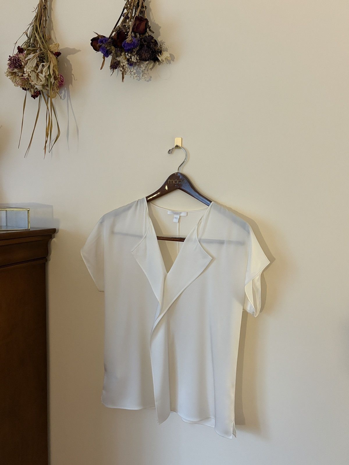 Hugo Boss HUGO BOSS Silk Blend Minimalist Blouse (Cream) Size S / US 4 / IT 40 - 1 Thumbnail