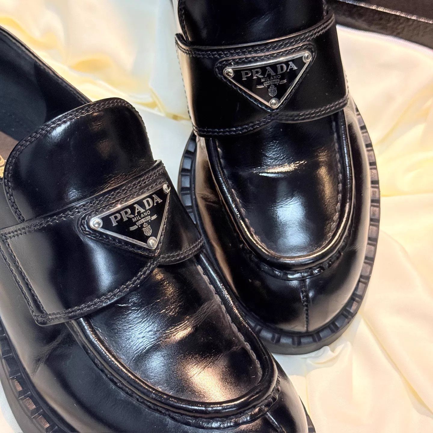 Prada Prada Women's Black Silver Triangle Loafer 36 99New nh3015 Size US 5.5 / IT 35.5 - 8 Thumbnail
