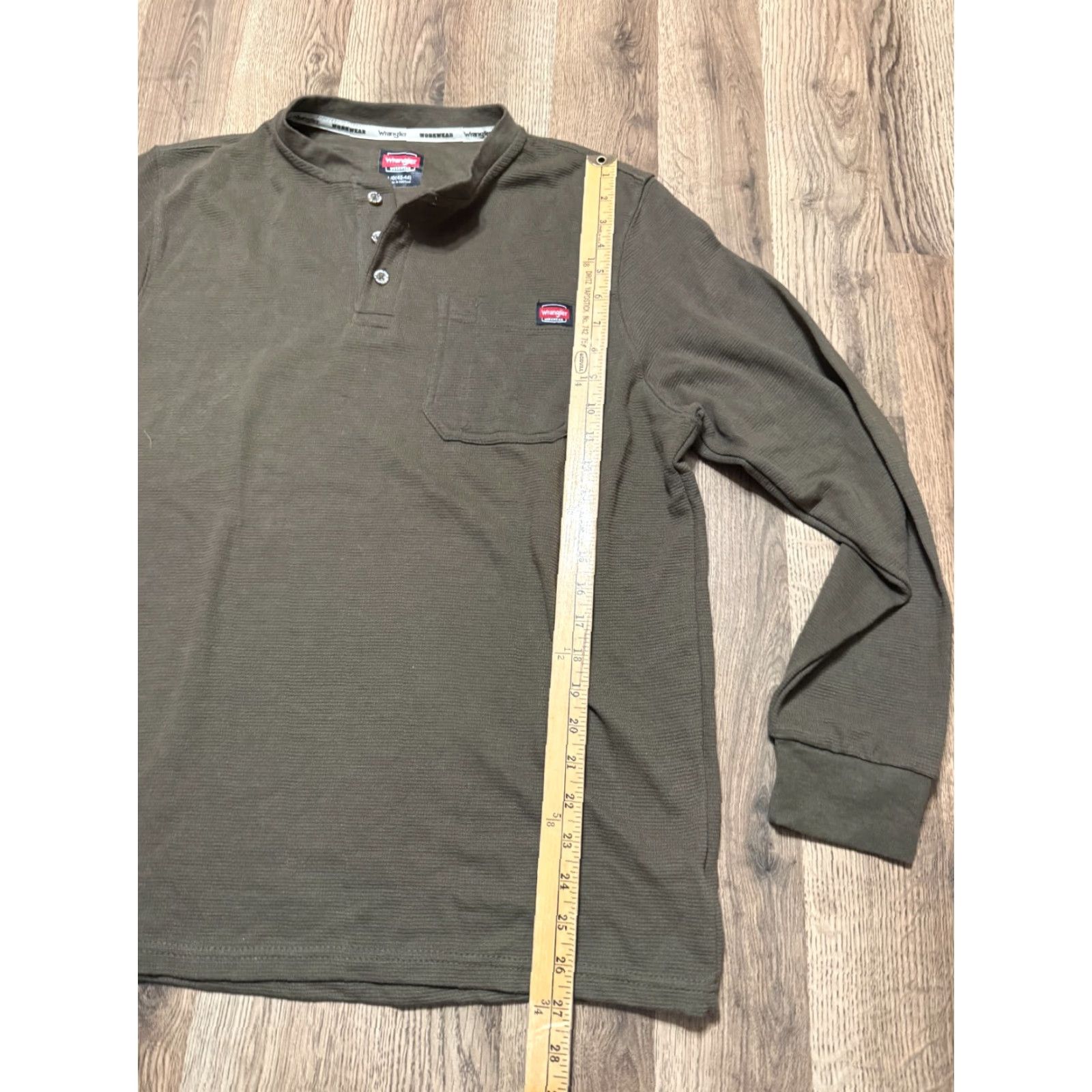 Wrangler Wrangler Shirt Men's Large Green Long Sleeve 1/4 Buttons Workwear Polo Casual MENS Regular Size US L / EU 52-54 / 3 - 7 Thumbnail