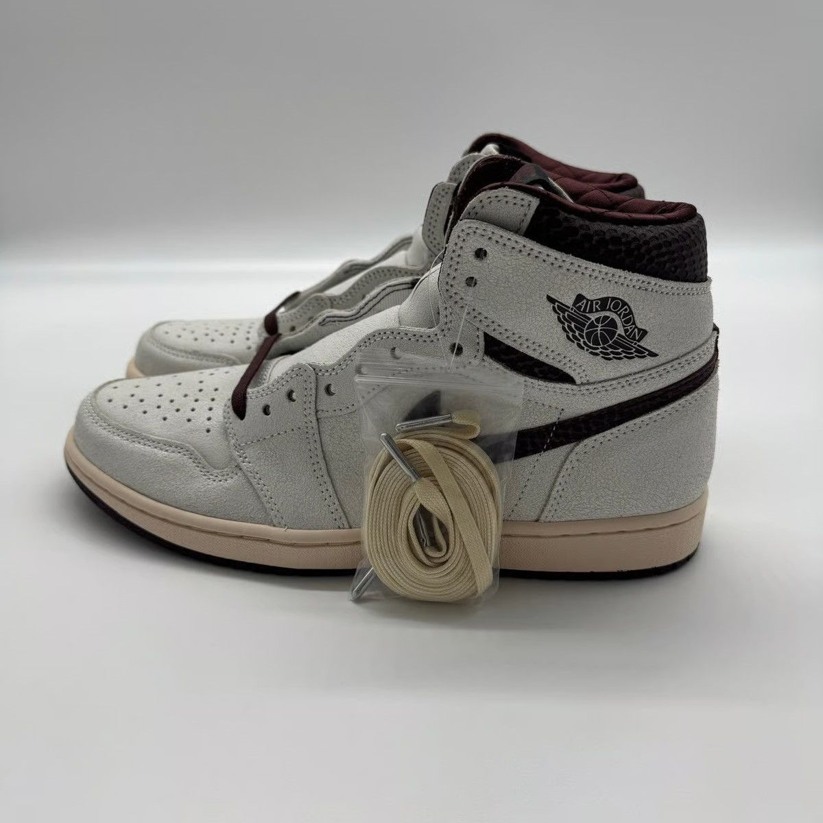 Jordan Brand Jordan 1 Retro High OG A Ma Maniére Size US 10.5 / EU 43-44 - 1 Thumbnail