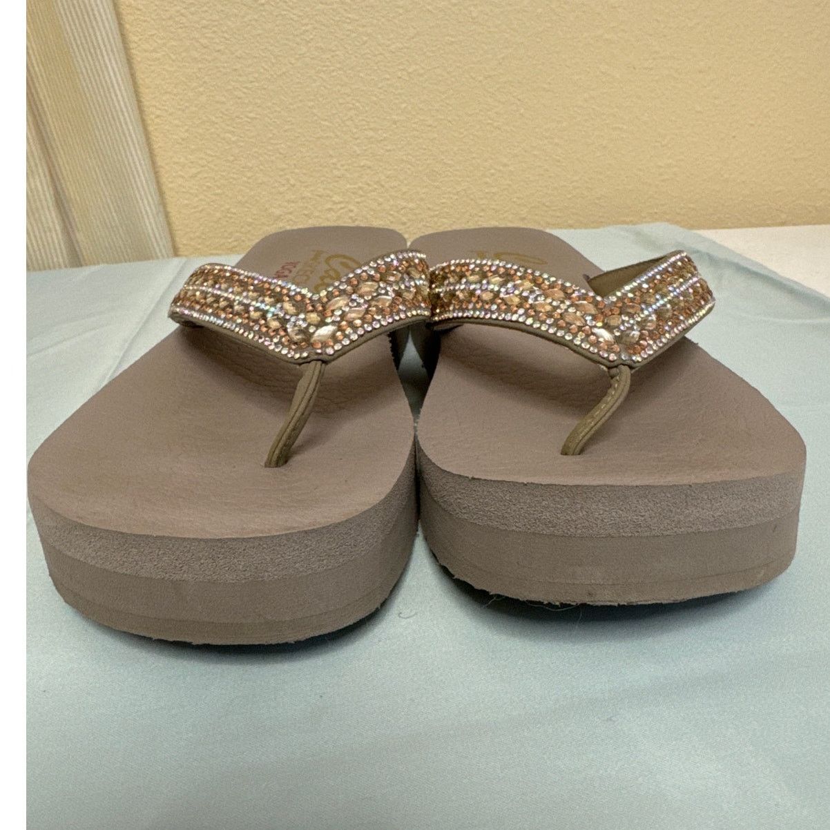 Other Cali Sketcher Taupe Yoga Foam Rhinestone Flip Flops Size 9 Size US 9 / IT 39 - 10 Thumbnail
