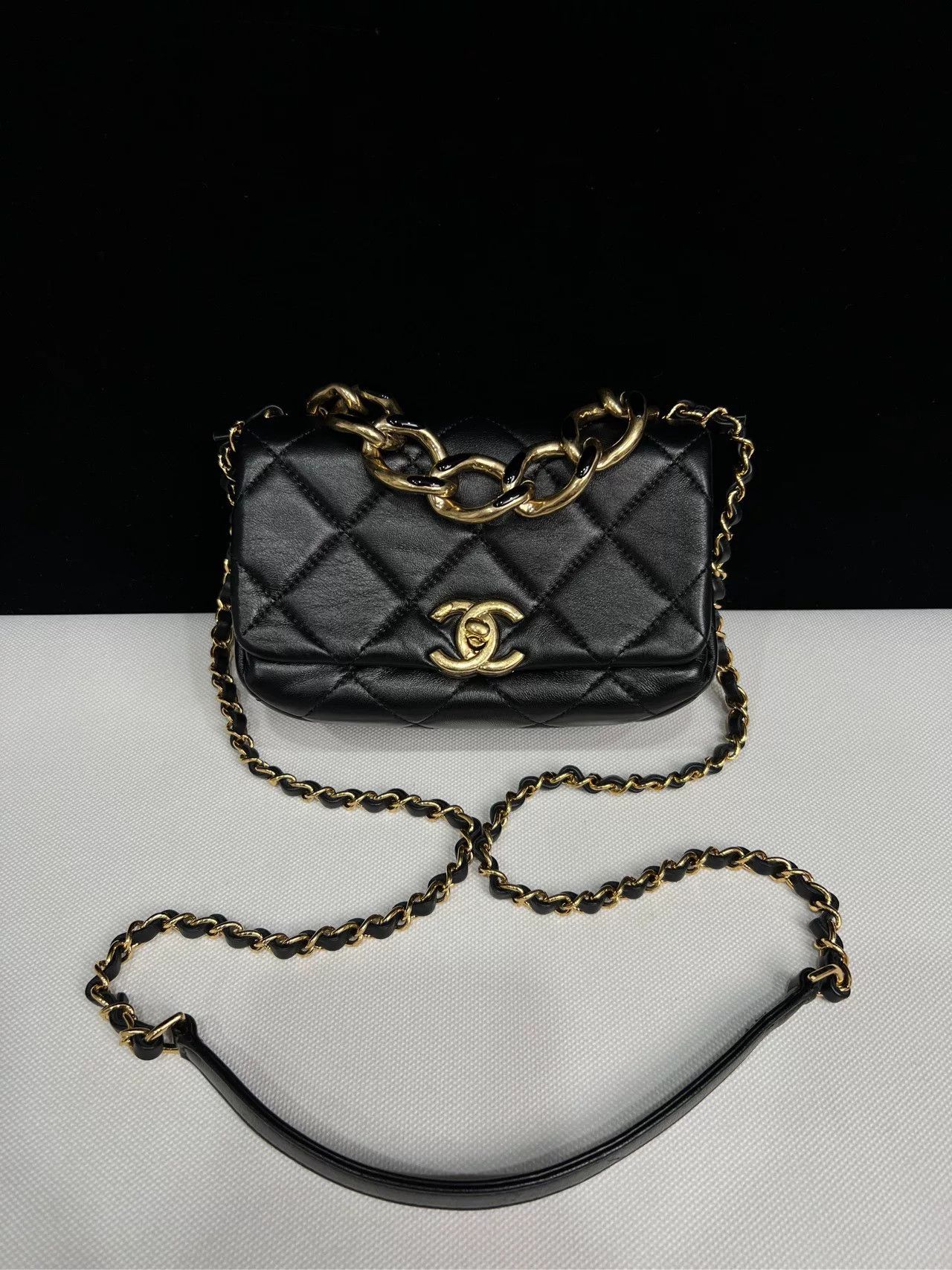 Chanel Pre-loved Bag Very good condition Size ONE SIZE - 1 Thumbnail