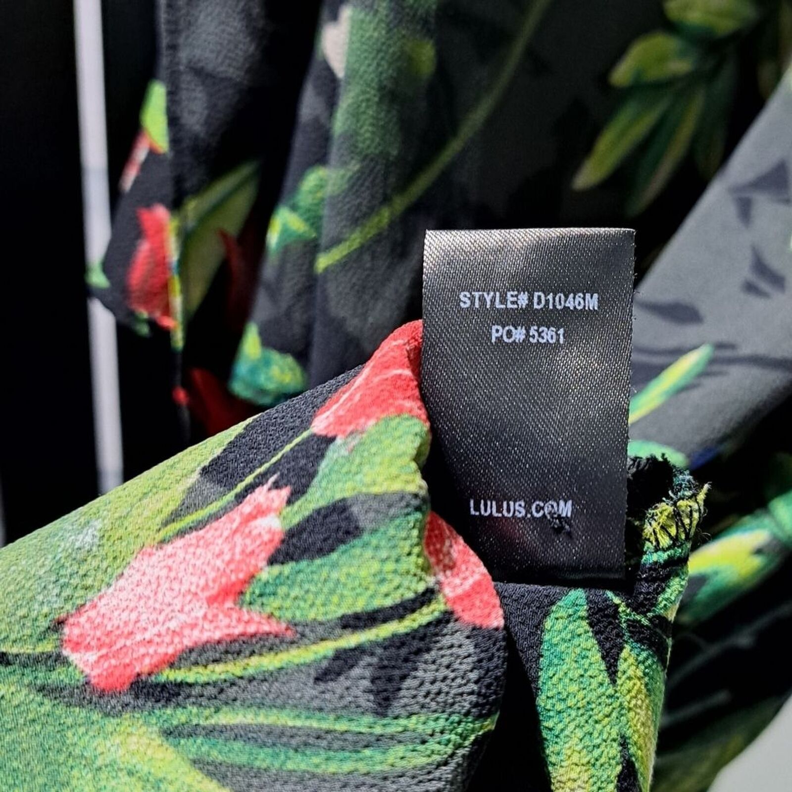 Other Lulu's colorful floral 'cold-shoulder' black blouse top sz S Size S / US 4 / IT 40 - 9 Thumbnail