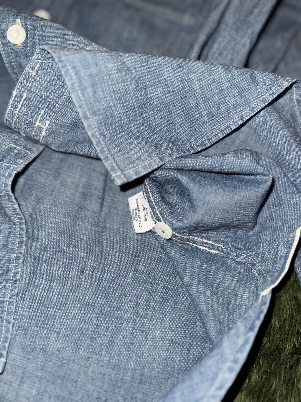 J.Crew [S] J.Crew Classic-Fit Pocket Chambray Shirt Size US S / EU 44-46 / 1 - 7 Thumbnail