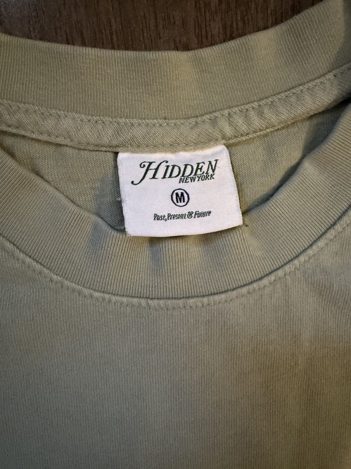 HIDDEN HIDDEN Nature Hands Tee faded army Size M Size US M / EU 48-50 / 2 - 4 Thumbnail