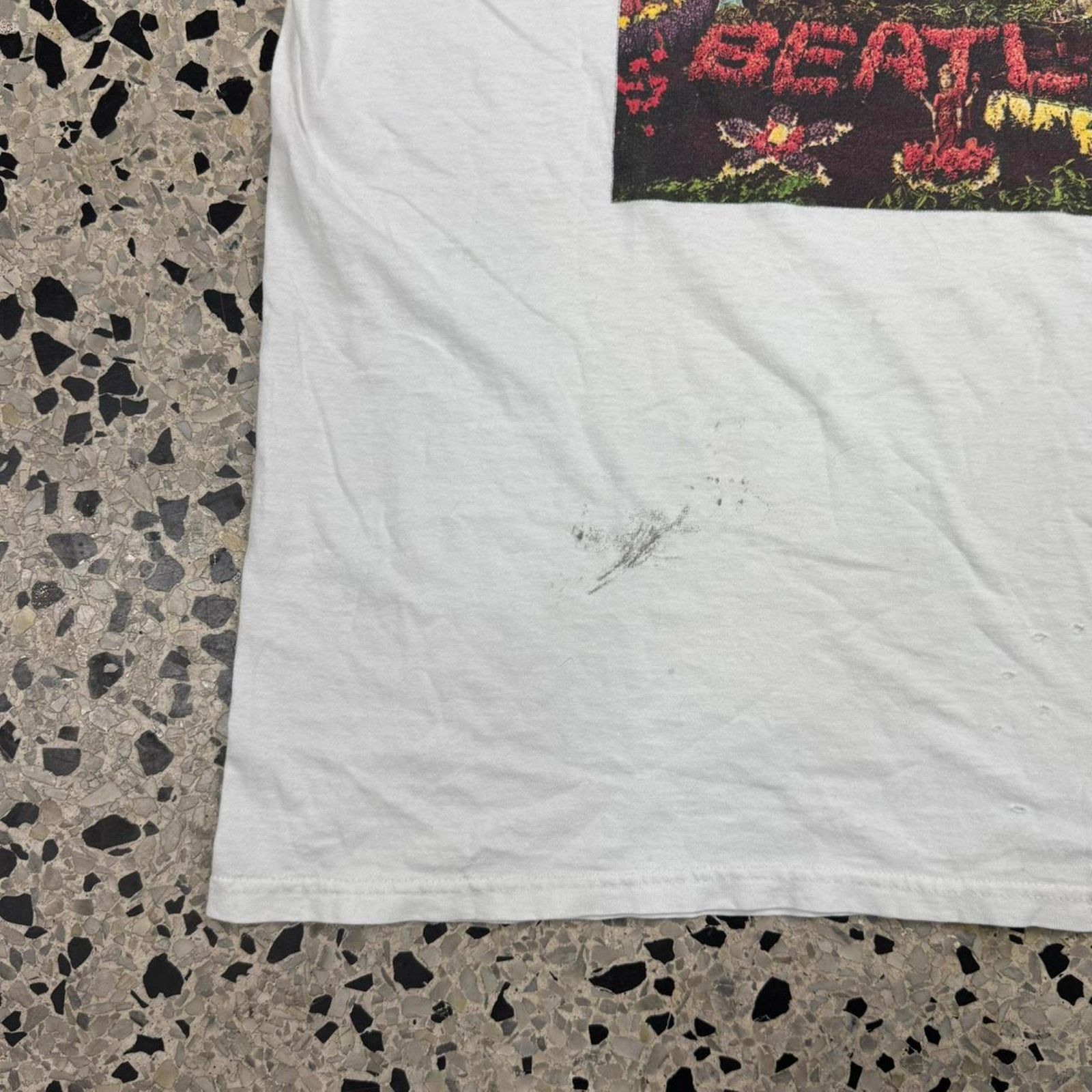 Fruit Of The Loom × Vintage VINTAGE Y2K 2005 THE BEATLES BAND COVER THRASHED TEE: Size US XL / EU 56 / 4 - 3 Thumbnail