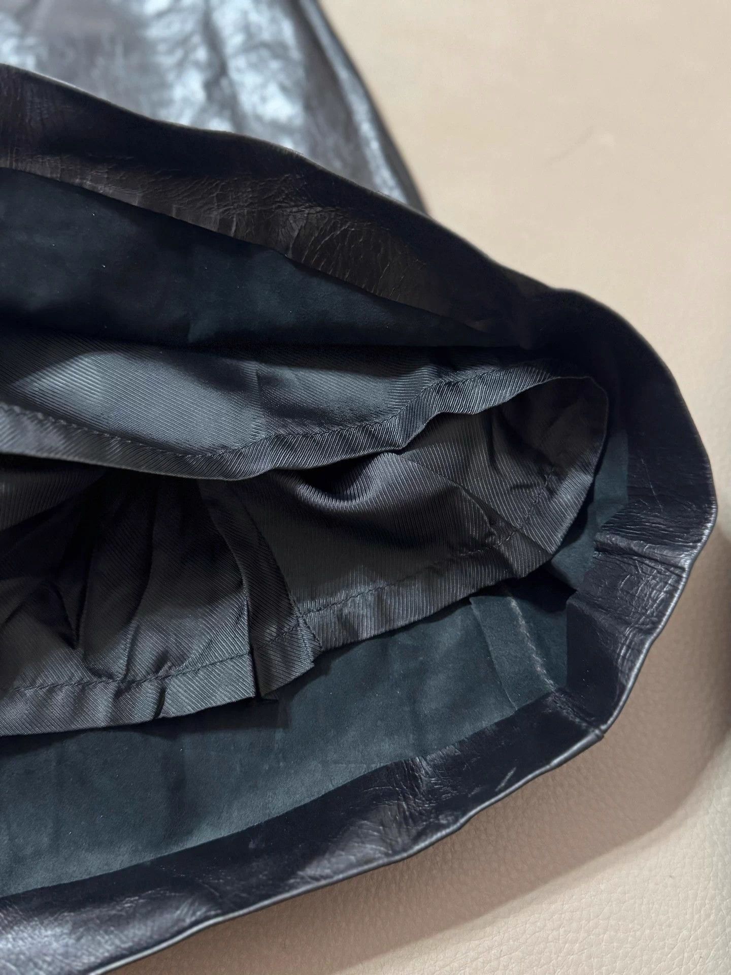 Ann Demeulemeester Ann Demeulemeester Cracked Leather Skirt 38 Belgium Size 27" / US 4 / IT 40 - 7 Thumbnail