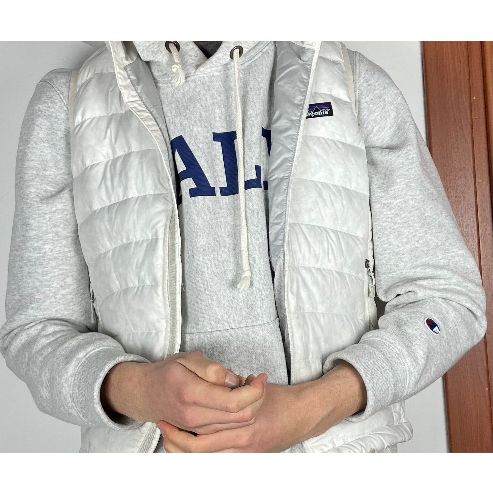 Patagonia Patagonia Women's White Full Zip Outdoor Puffer Vest XS Size XS / US 0-2 / IT 36-38 - 2 Thumbnail