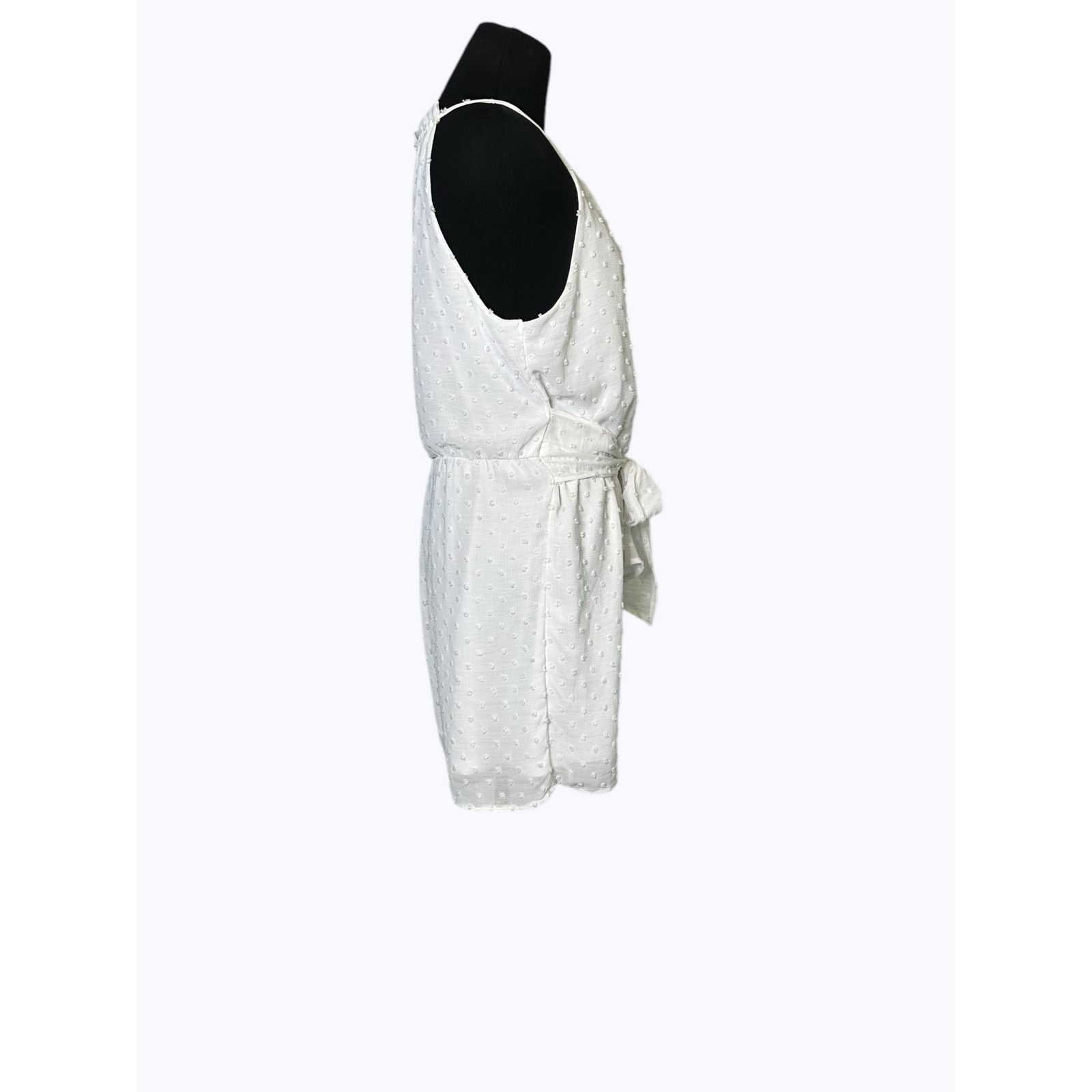 Bar III BAR III white swiss dot texture halter romper size Medium Size 28" / US 6 / IT 42 - 14 Thumbnail