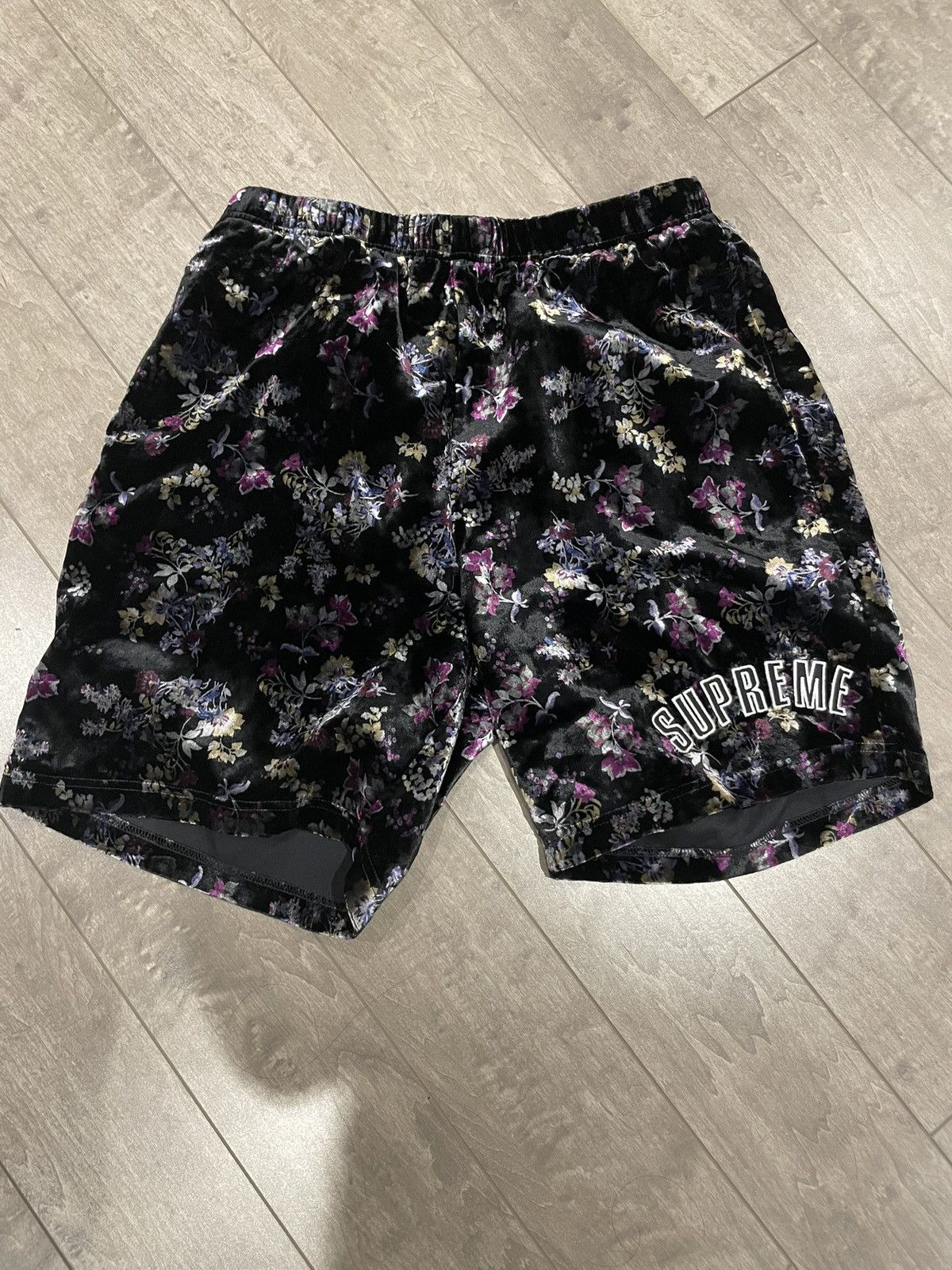 Supreme フローラルベルベットショーツ Supreme フローラルベルベットショーツ Supreme - Floral Velour