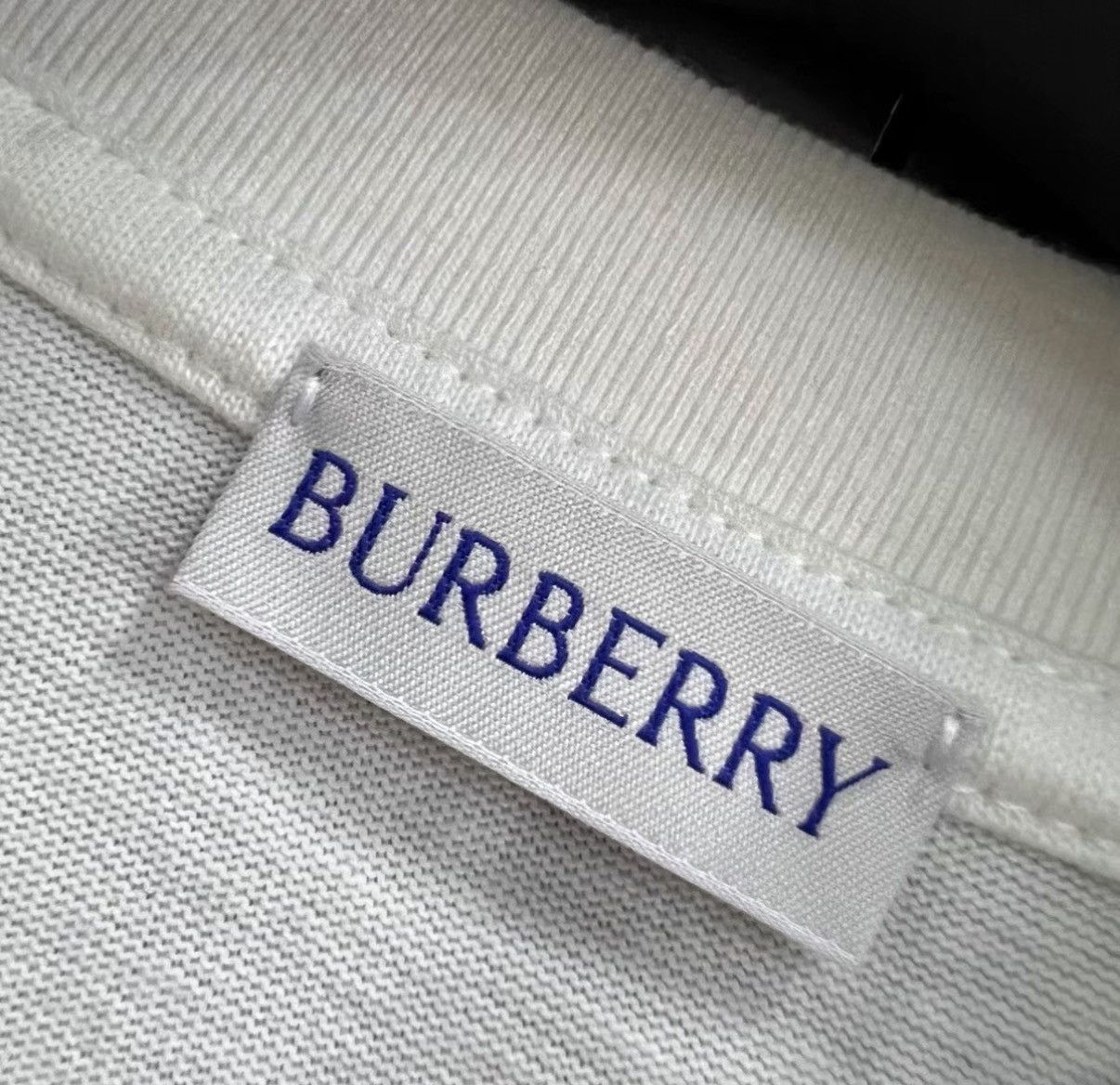 Burberry Burberry White Swan Print Short Sleeve T-shirt J41 Size US XXS / EU 40 - 4 Thumbnail