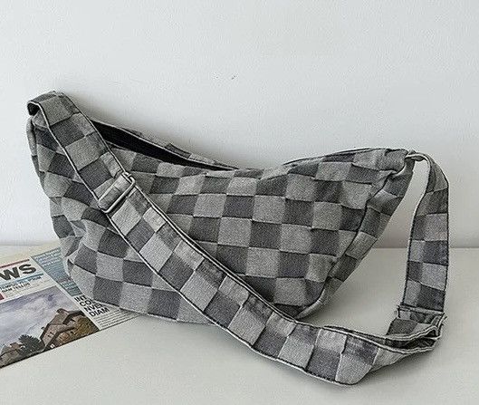 Japanese Brand 2000s aesthetic outdoor checkerboard messenger bag hobo bag Size ONE SIZE - 5 Thumbnail