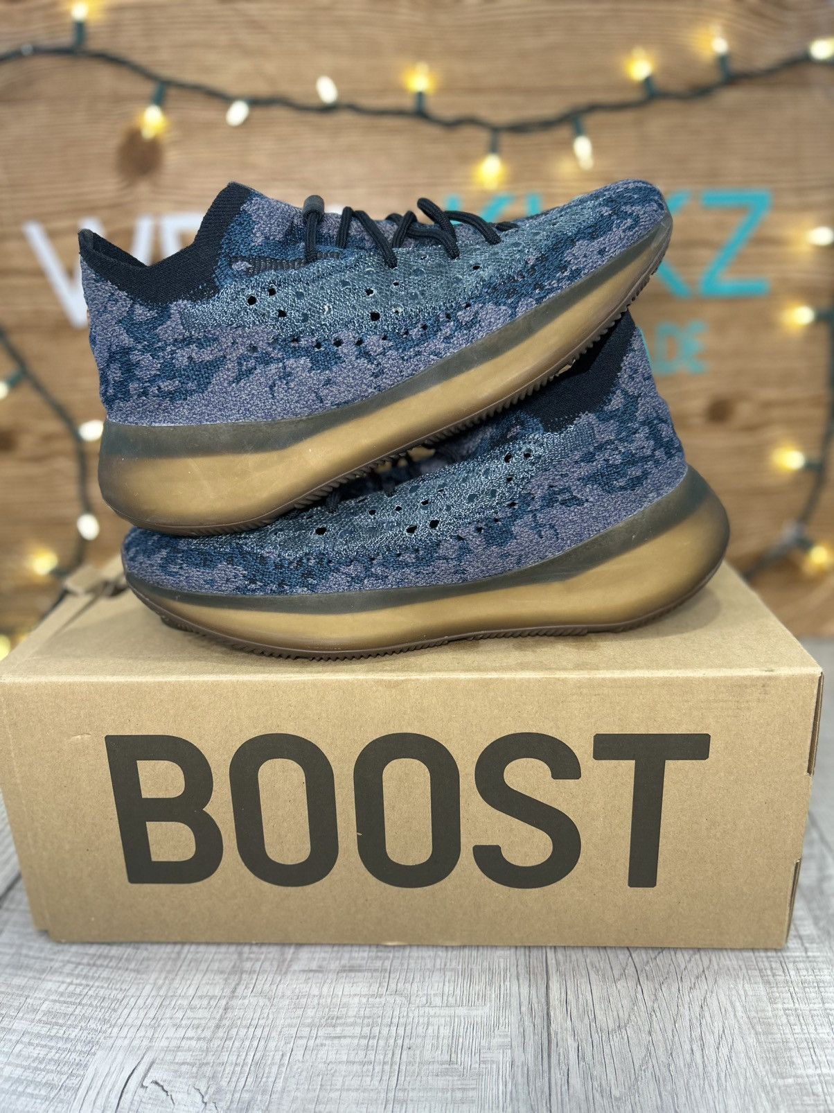 Adidas Yeezy 389 covellite Size US 11 / EU 44 - 2 Thumbnail