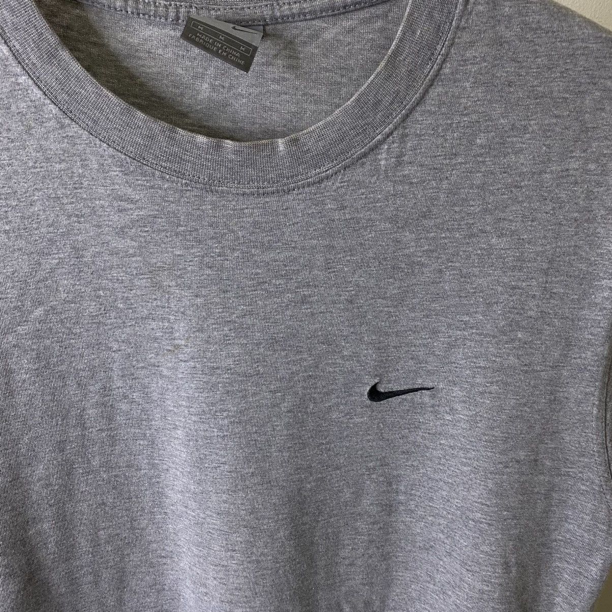Nike Vintage Y2K Nike Essential Embroidery Small Swoosh T Shirt Size US M / EU 48-50 / 2 - 2 Thumbnail