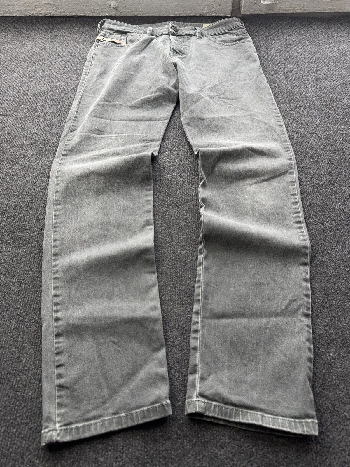 Diesel Luxury 00s Diesel D-BAZER Grey Faded Tapered Jeans Archive Size US 28 / EU 44 - 1 Thumbnail