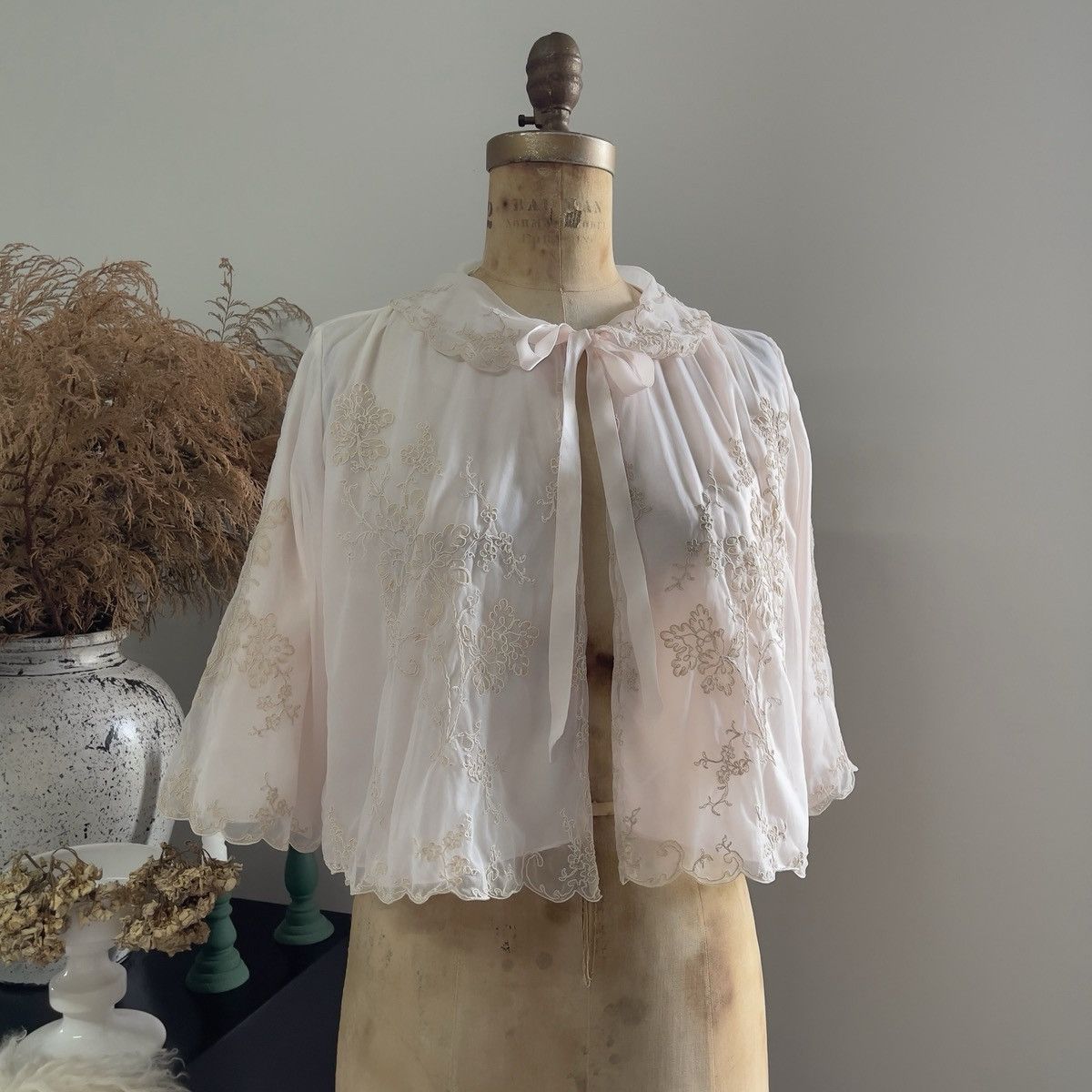 Vintage Vintage 1960s Pale Pink Embroidered Chiffon Bed Jacket (S–M) Size M / US 6-8 / IT 42-44 - 1 Thumbnail