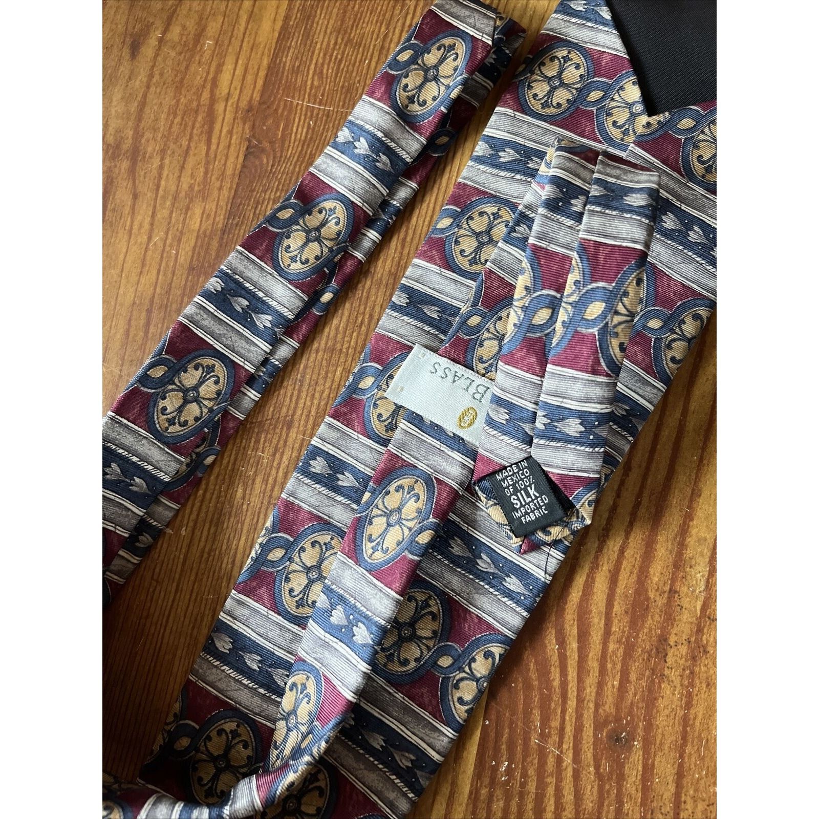 Bill Blass Vintage Bill Blass tie Men’s red blue abstract silk necktie Size ONE SIZE - 5 Thumbnail