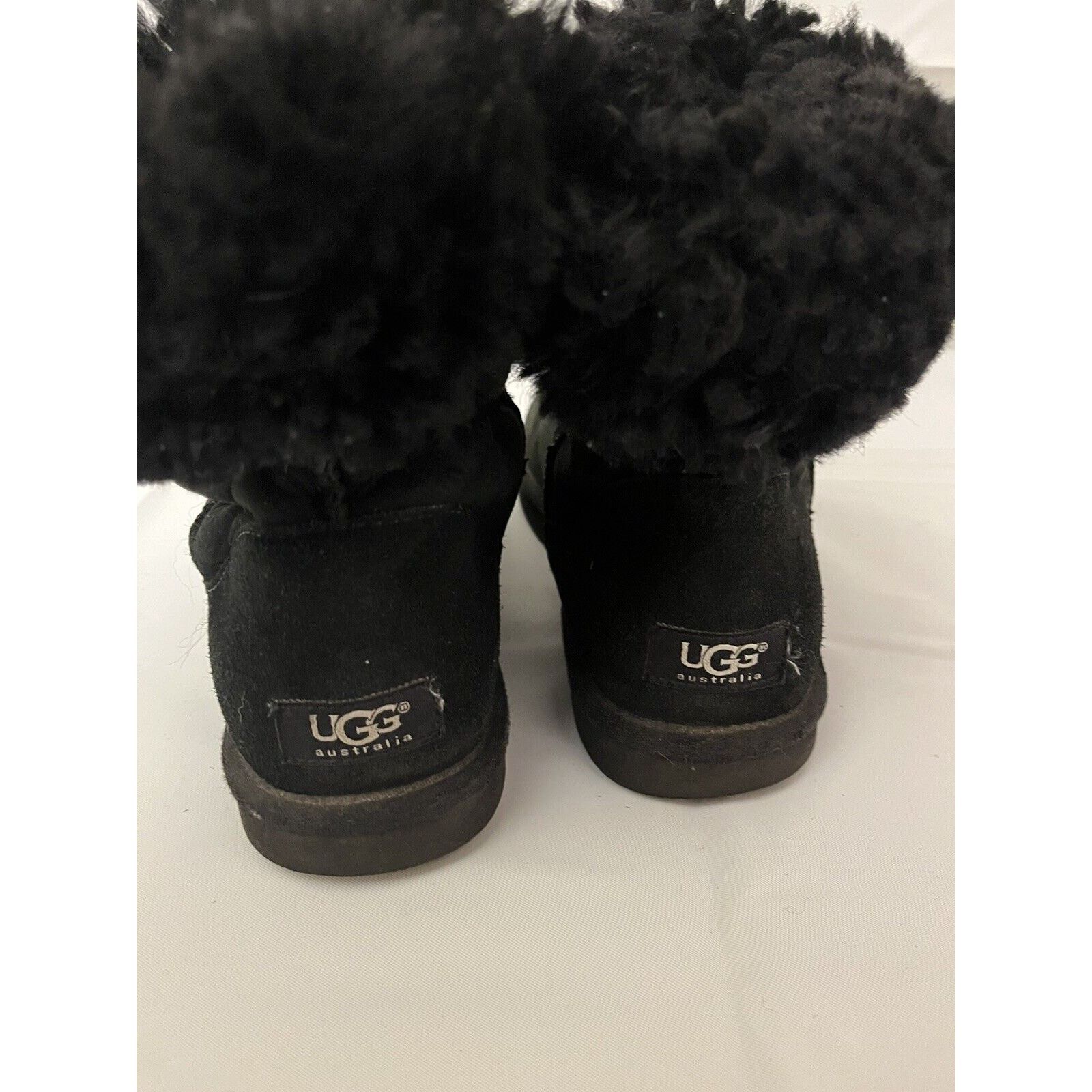 Ugg UGG Black Classic Short Boot Womens Size 9 Size US 9 / IT 39 - 6 Thumbnail