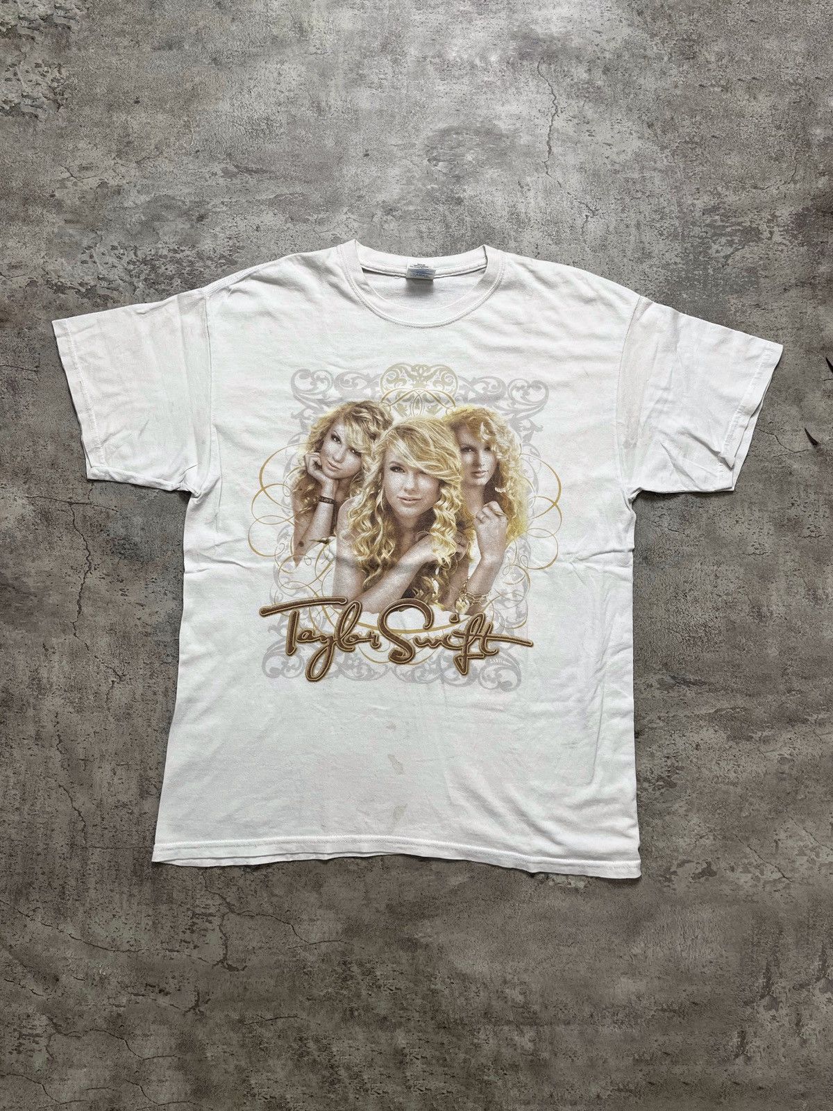Band Tees Y2k Taylor swift shirt avril lavigne paramore Size US L / EU 52-54 / 3 - 1 Thumbnail