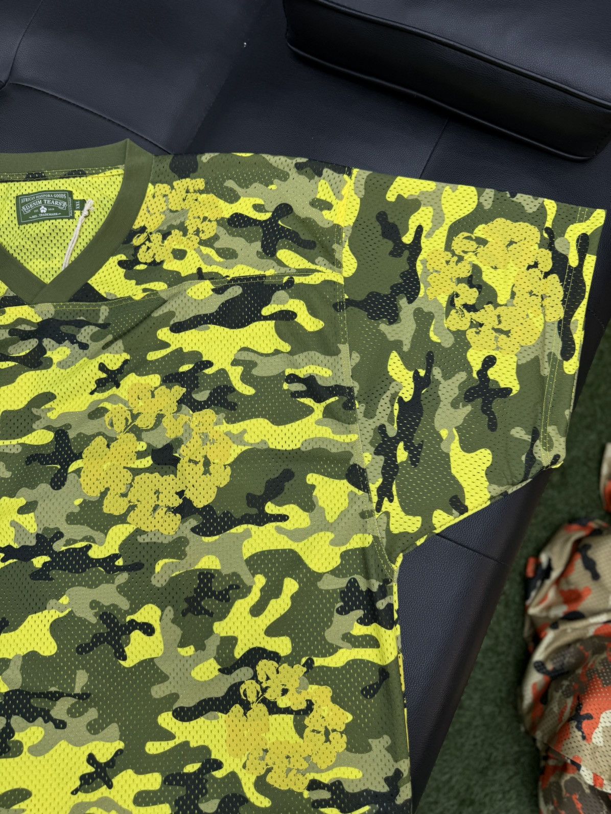 DENIM TEARS Denim Tears Yellow Camo Cotton Wreath Jersey Size XXL (NEW) Size US XXL / EU 58 / 5 - 3 Thumbnail