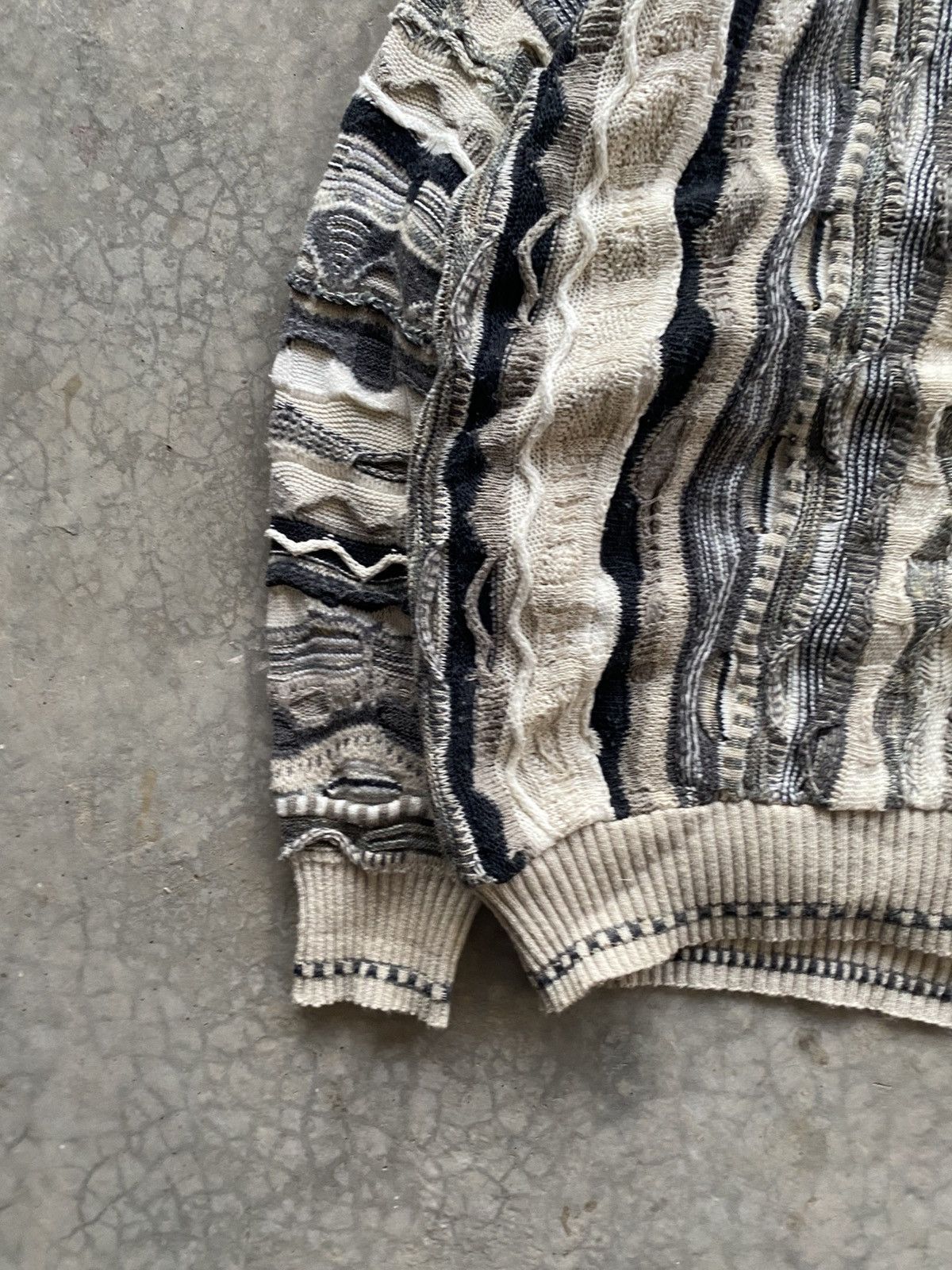 Coogi Vintage 90s 3D Cable knit sweater Size US L / EU 52-54 / 3 - 3 Thumbnail