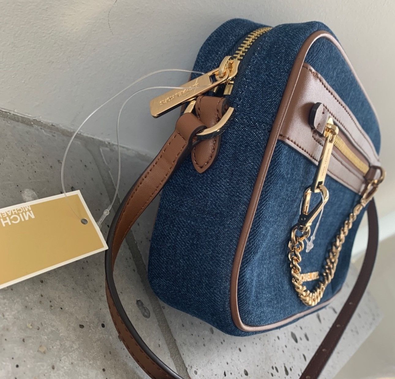 Michael Kors NWT Michael Kors Large East West Zip Chain Crossbody Bag Size ONE SIZE - 4 Thumbnail