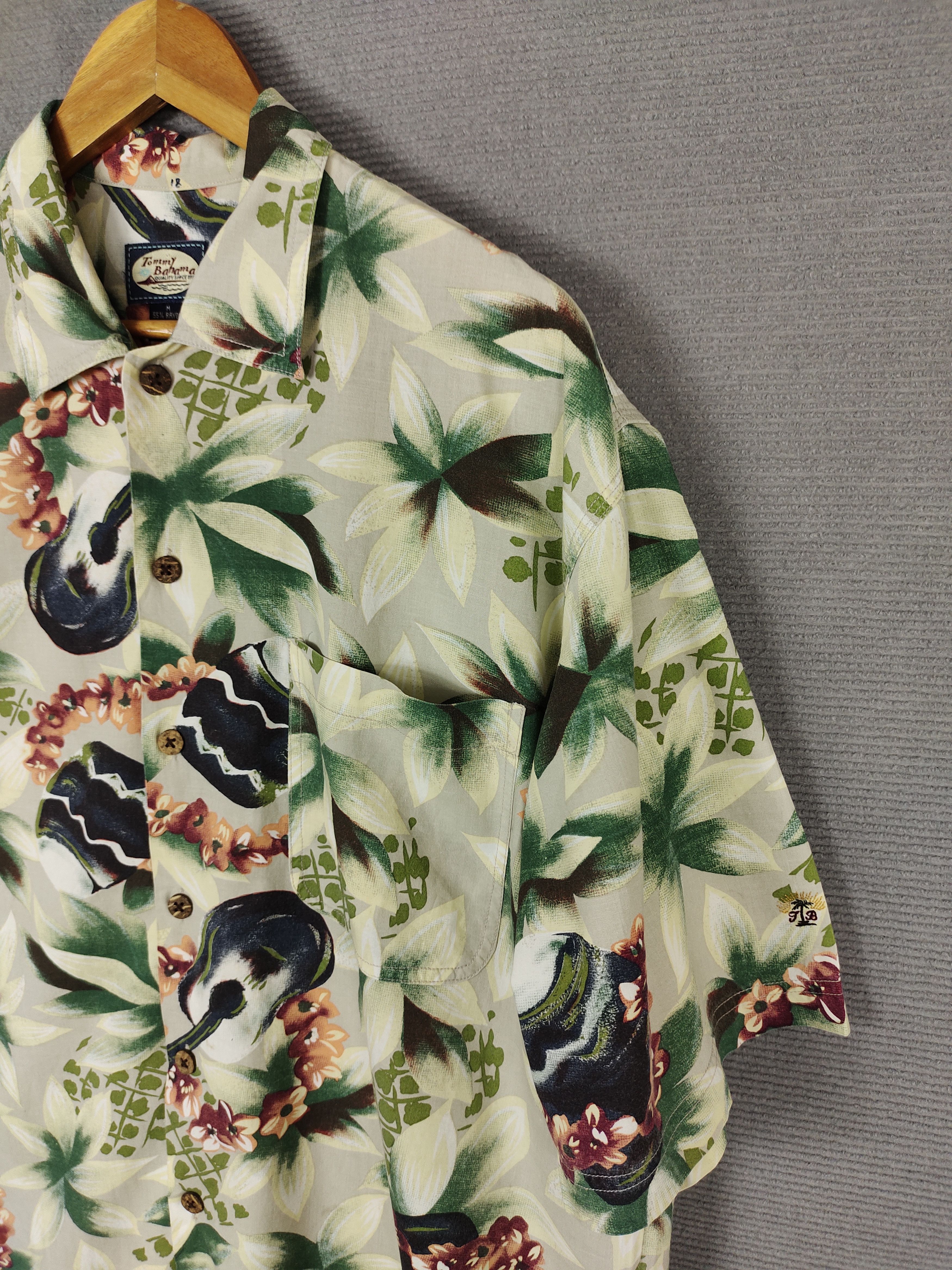 Tommy Bahama 1990s Tommy Bahama Guitar & Flower Printed Hawaiian Shirt Size US M / EU 48-50 / 2 - 2 Thumbnail