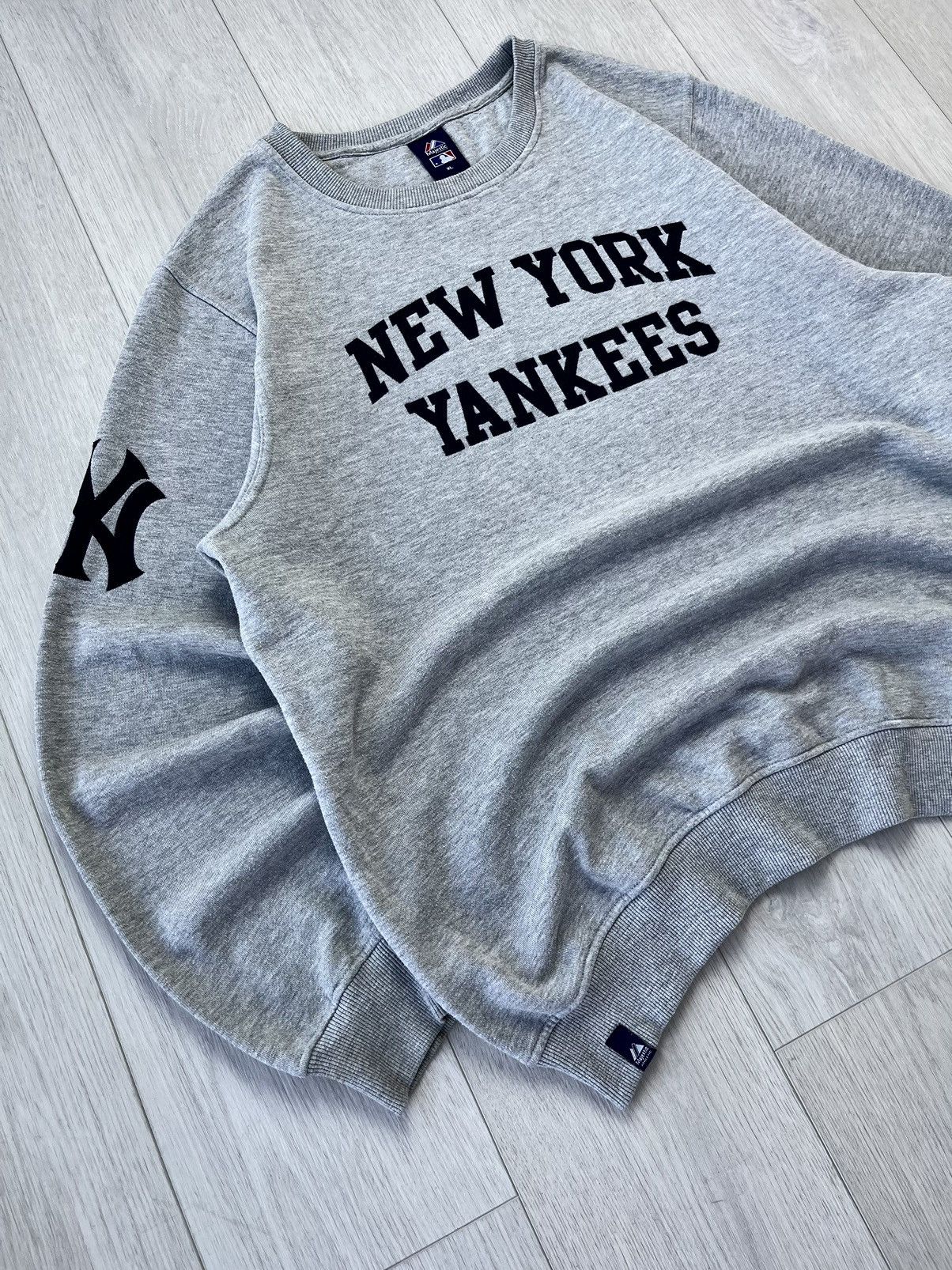 Majestic MLB New York Yankees Vintage Crewneck Sweatshirt Center Logo Size US XL / EU 56 / 4 - 2 Thumbnail
