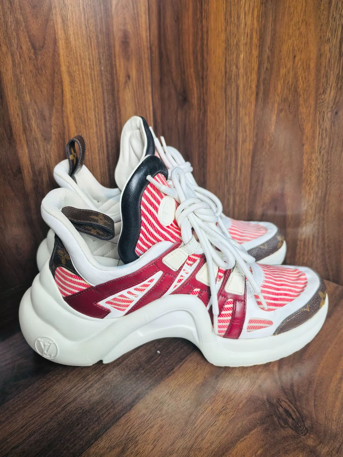 Louis Vuitton Louis Vuitton Leather Lowtop Sneakers us_5-5 Women Size US 5.5 / IT 35.5 - 1 Thumbnail
