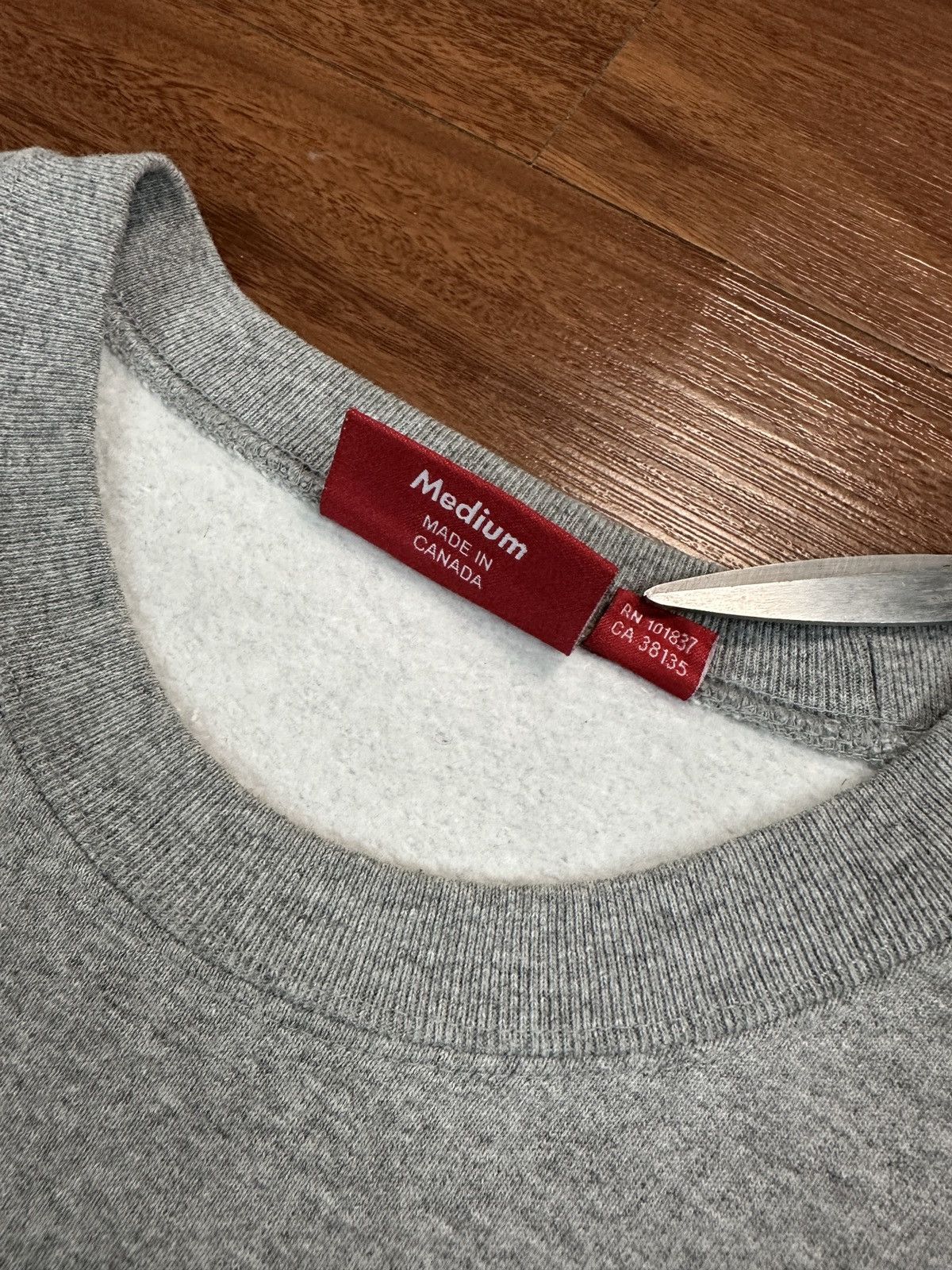 Supreme SUPREME OVAL CREST CREWNECK Size US M / EU 48-50 / 2 - 5 Thumbnail
