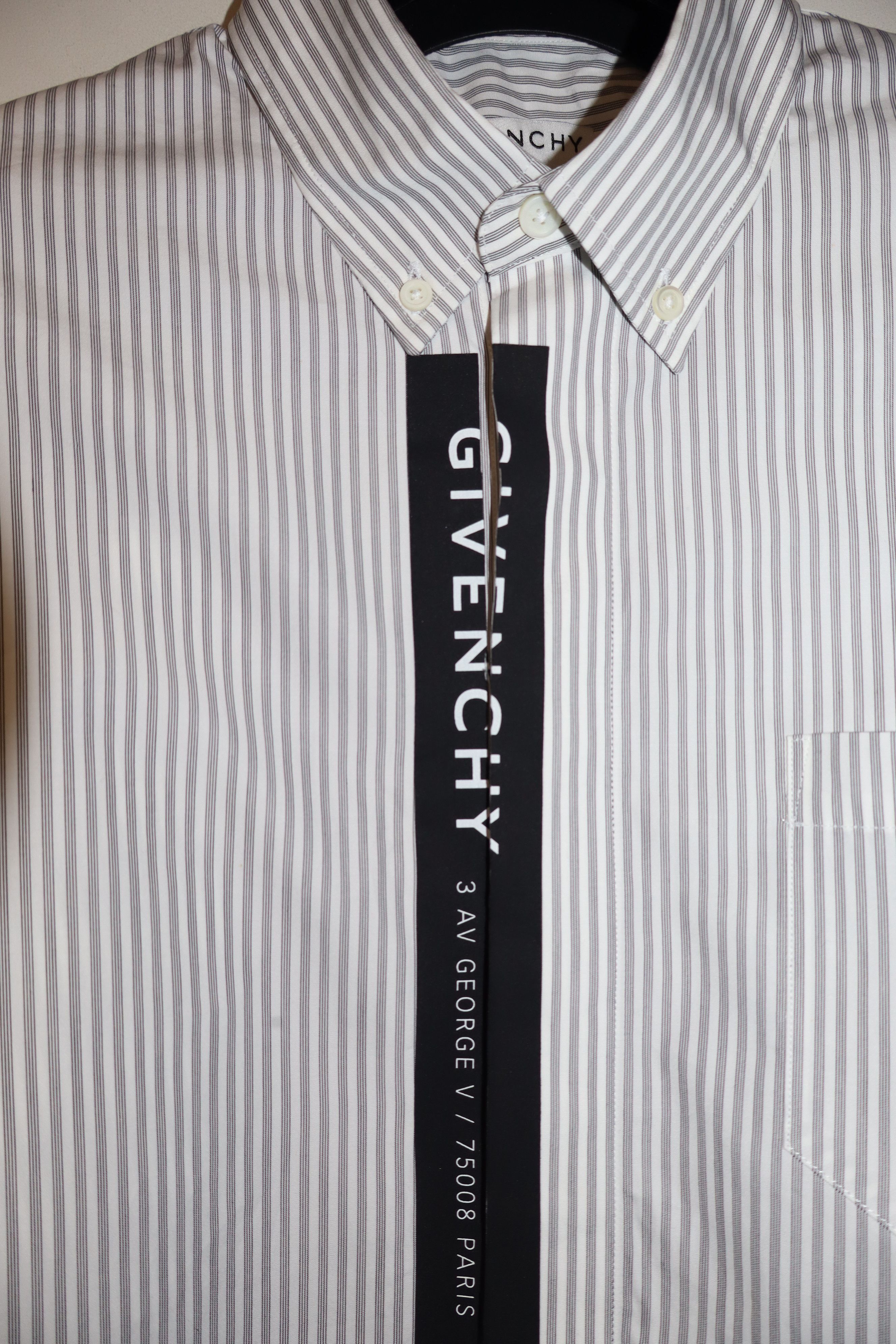 Givenchy Logo tape oversized shirt Size US L / EU 52-54 / 3 - 5 Thumbnail