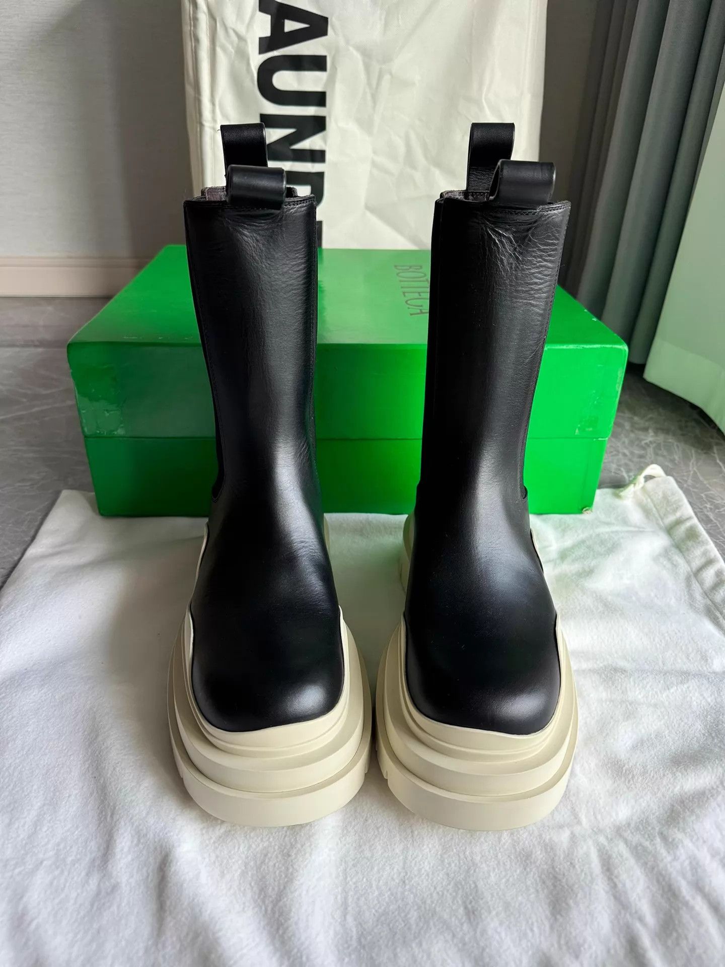 Bottega Veneta Bottega Veneta Chelsea Boots Women's 36 Ivory Size US 5.5 / IT 35.5 - 2 Thumbnail