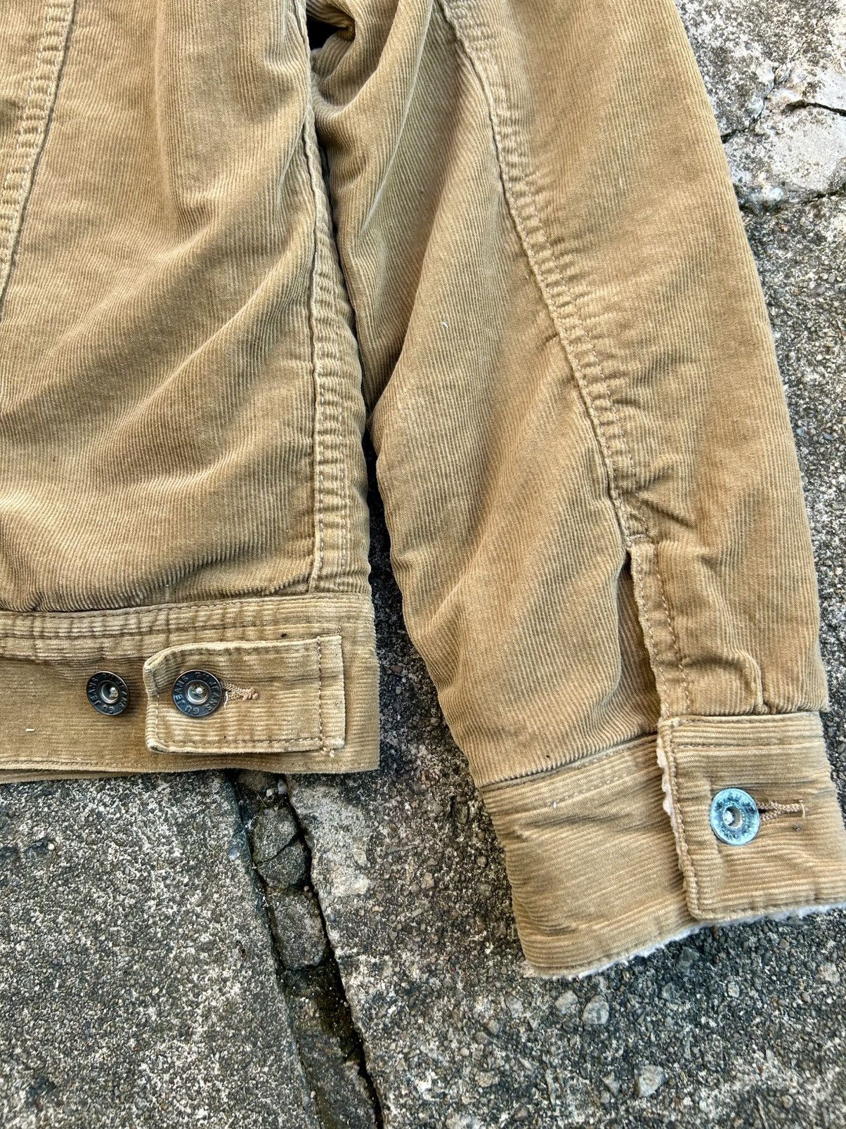 GU Vintage 1990s GU Corduroy Sherpa-Lined Trucker Jacket. Size US M / EU 48-50 / 2 - 15 Thumbnail