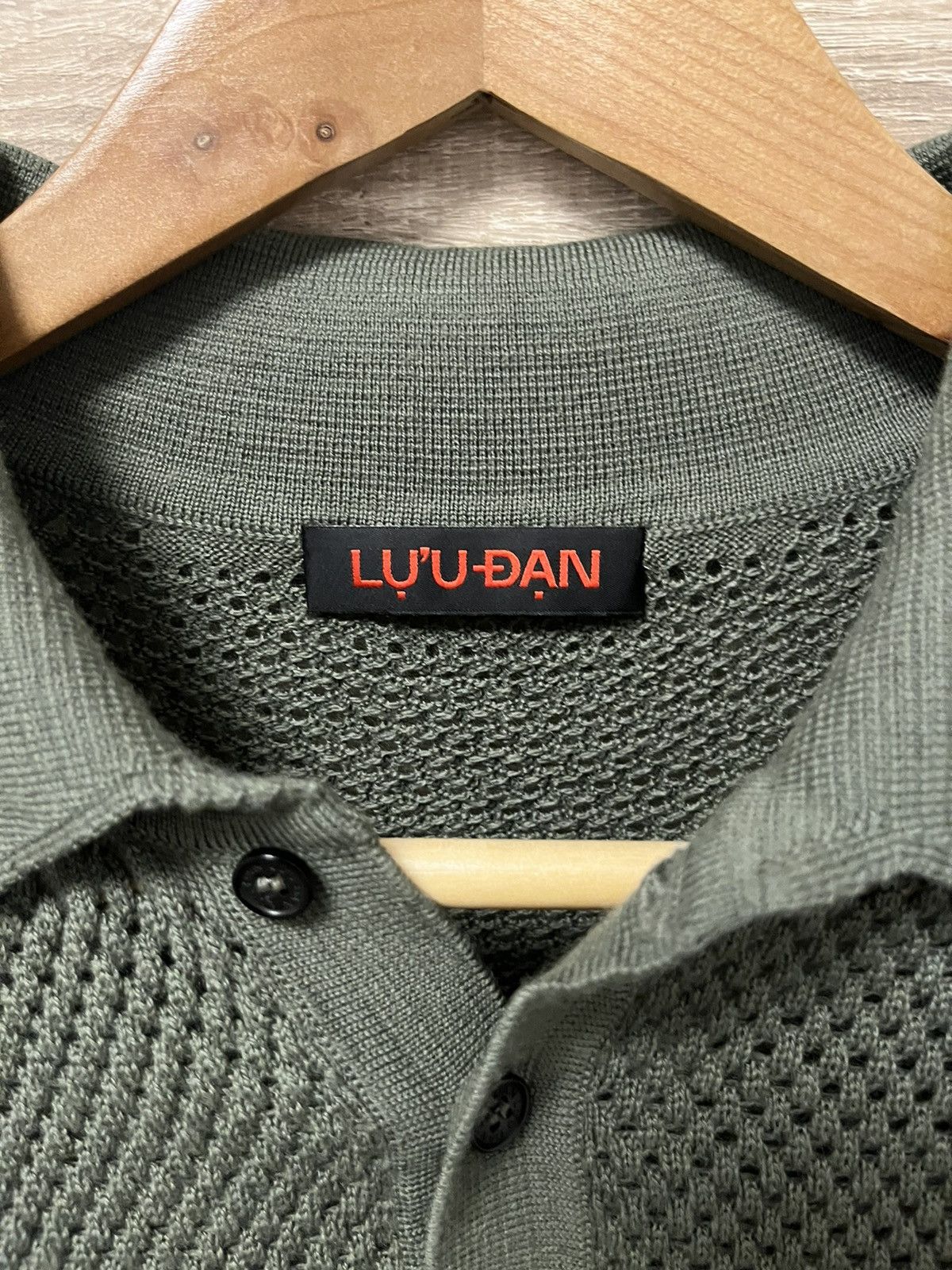 LUU DAN LUU DAN ARMY GREEN NET KNIT POLO SHIRT Size US XL / EU 56 / 4 - 2 Thumbnail