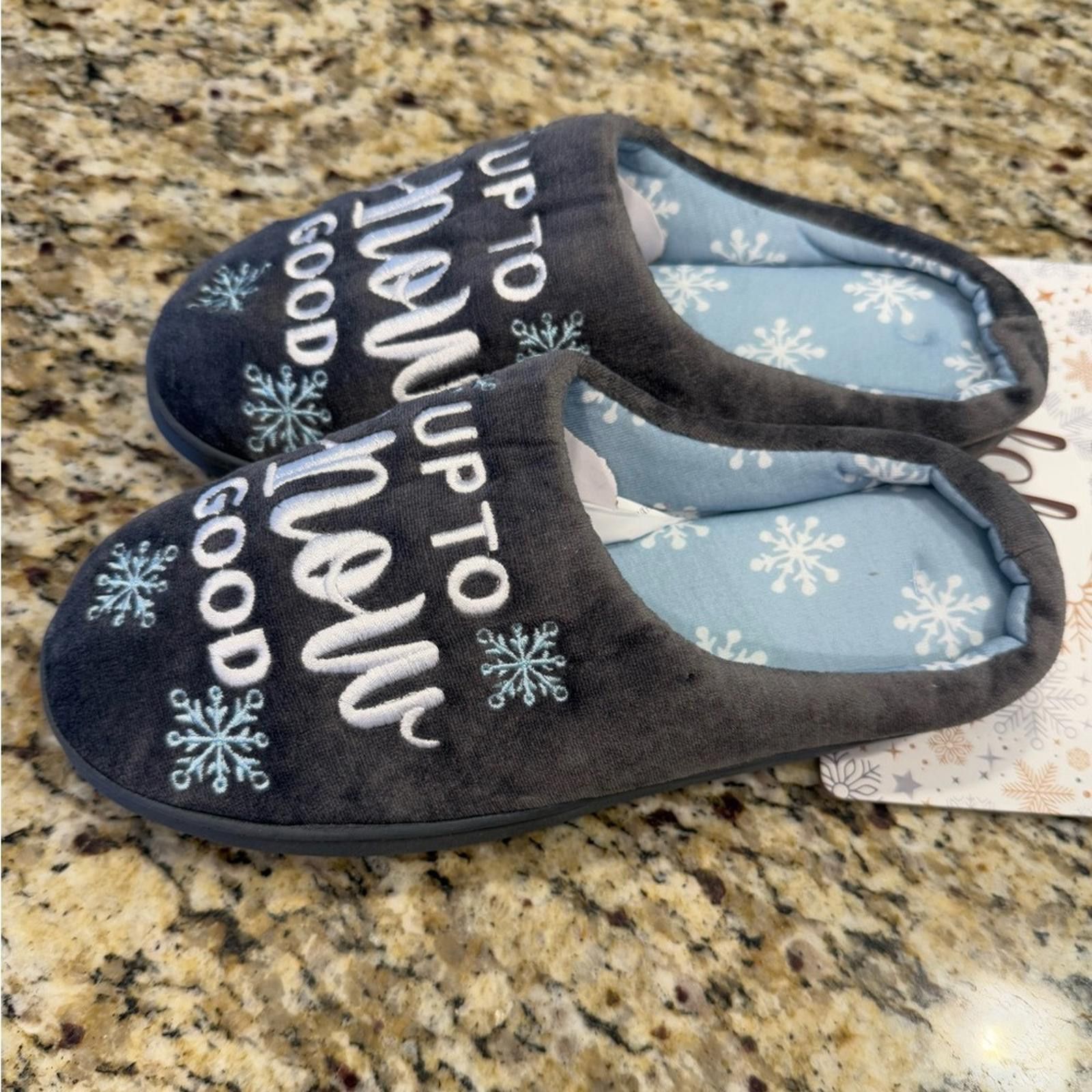 Warren Lotas Lola winter slippers embroidered snowflakes SZ SM 5-6 Size US 7.5 / IT 37.5 - 2 Thumbnail