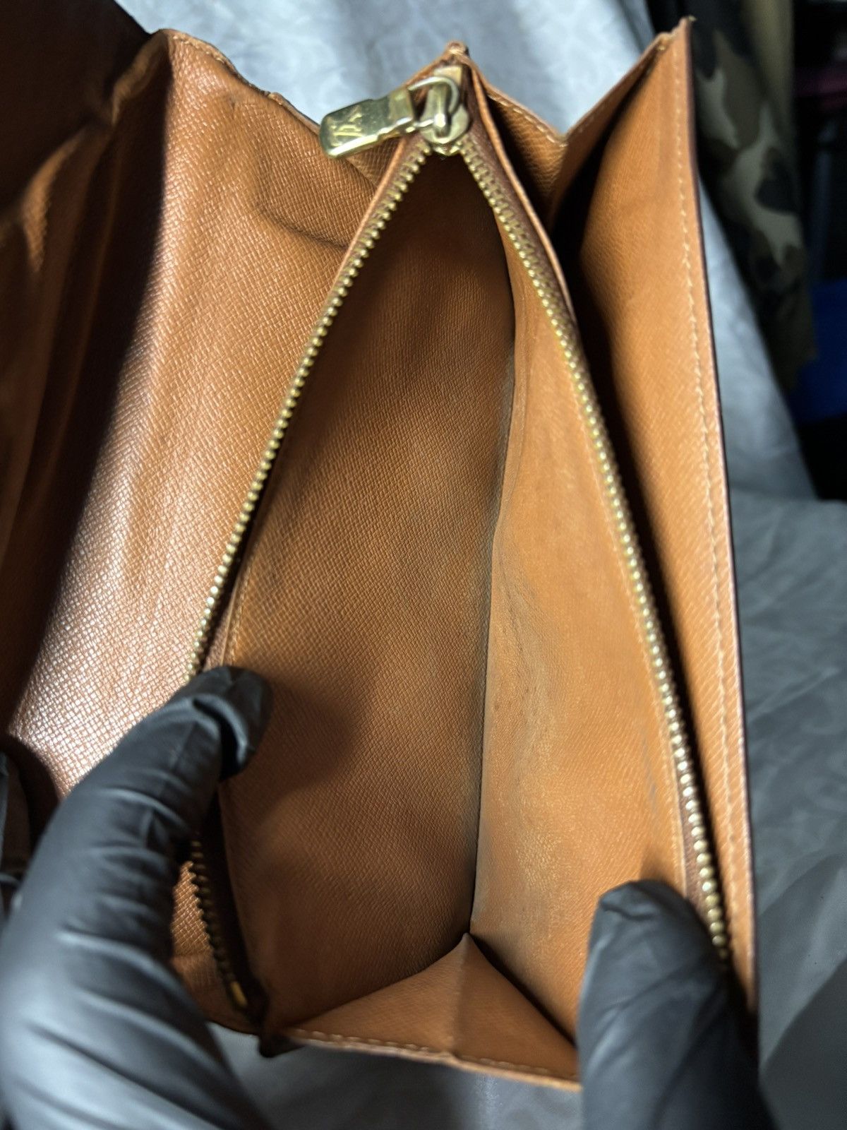 Louis Vuitton (very worn) Louis Vuitton Long Wallet Size ONE SIZE - 14 Thumbnail