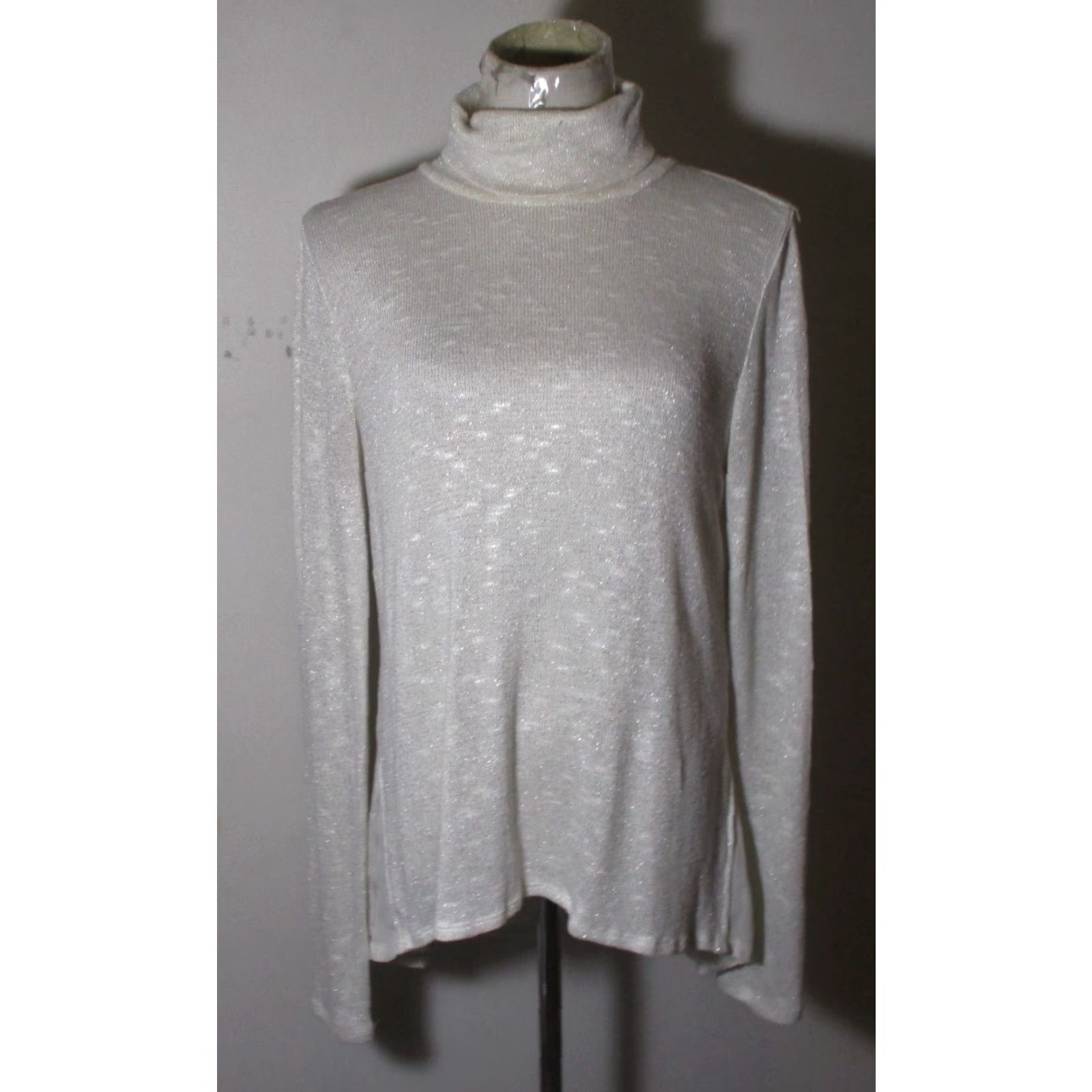 White House Black Market WHITE House BLACK Market Beige Long Sleeve Turtleneck Top Women's Size M Size M / US 6-8 / IT 42-44 - 2 Thumbnail